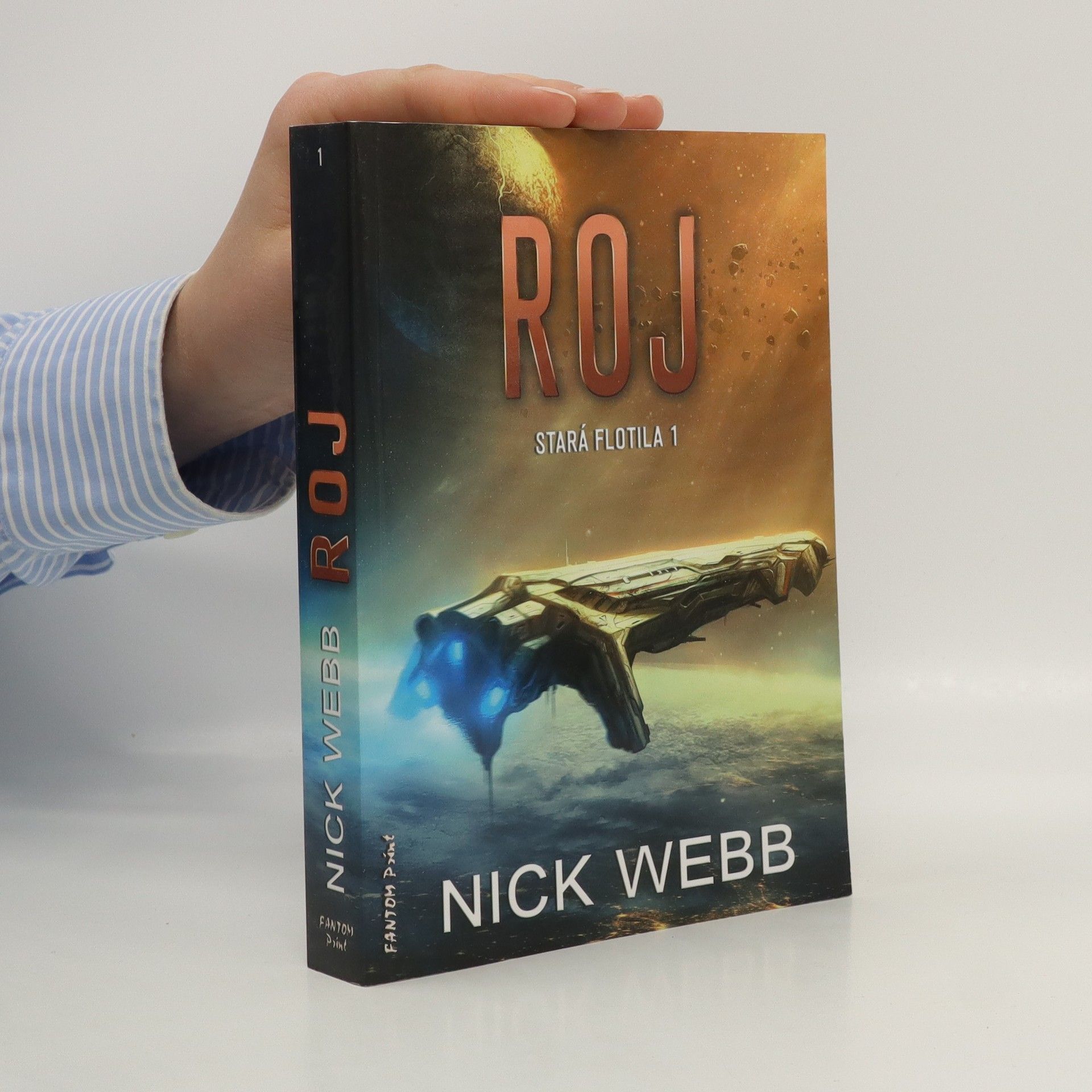 Nick Webb Stará flotila. 1, Roj