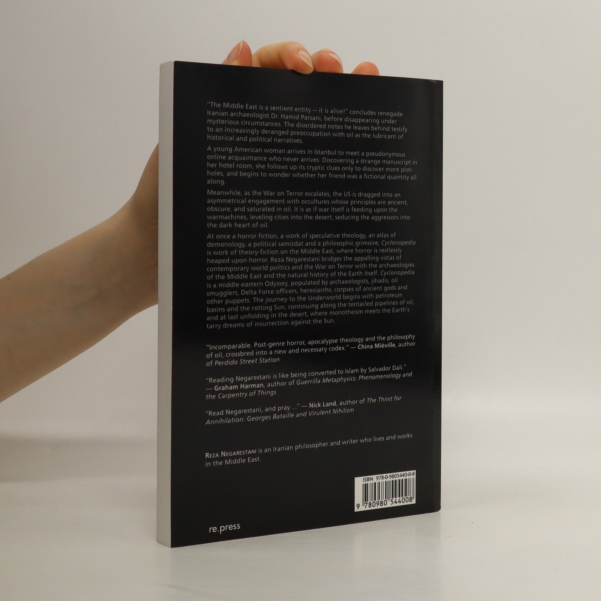 Reza Negarestani Cyclonopedia : complicity with anonymous materials