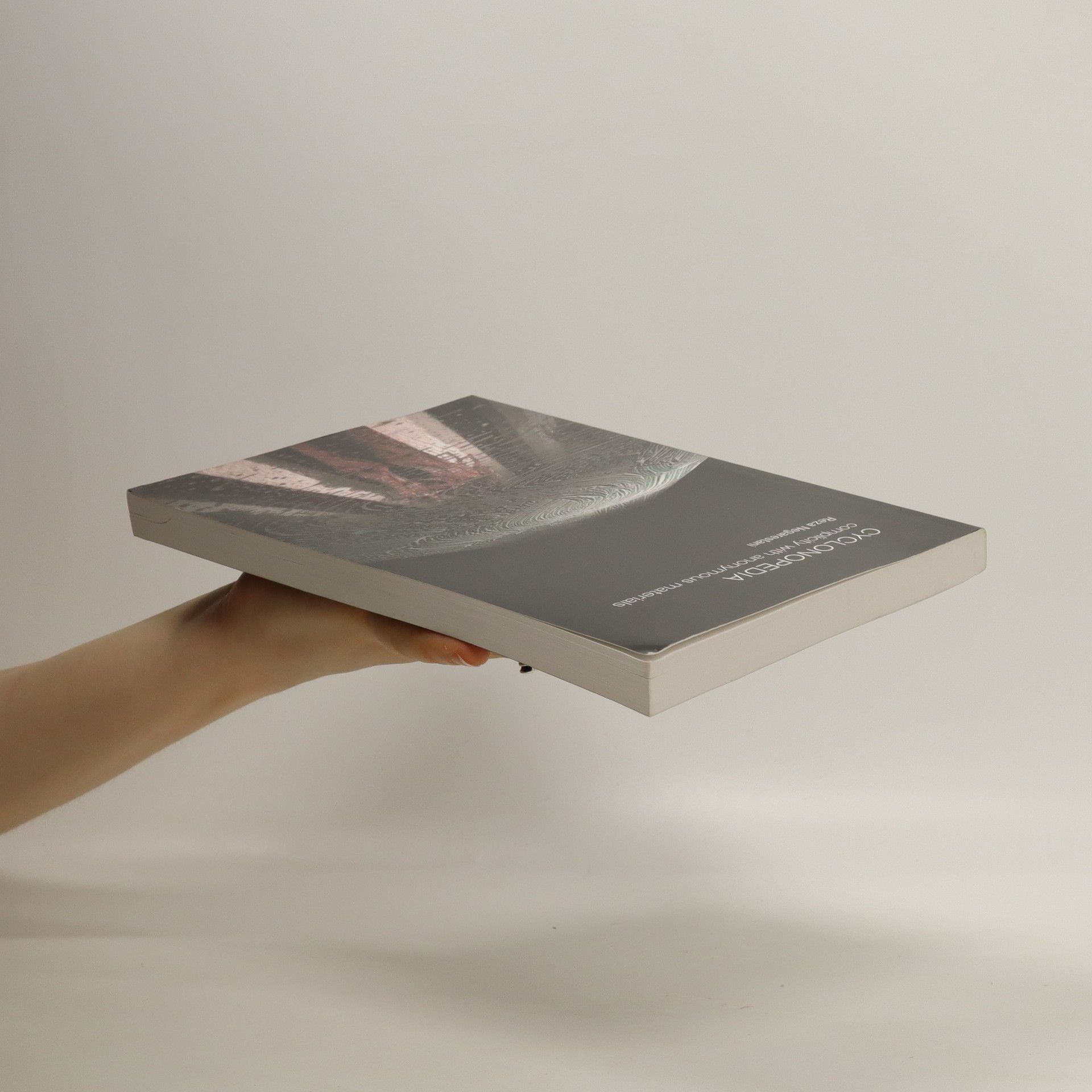 Reza Negarestani Cyclonopedia : complicity with anonymous materials