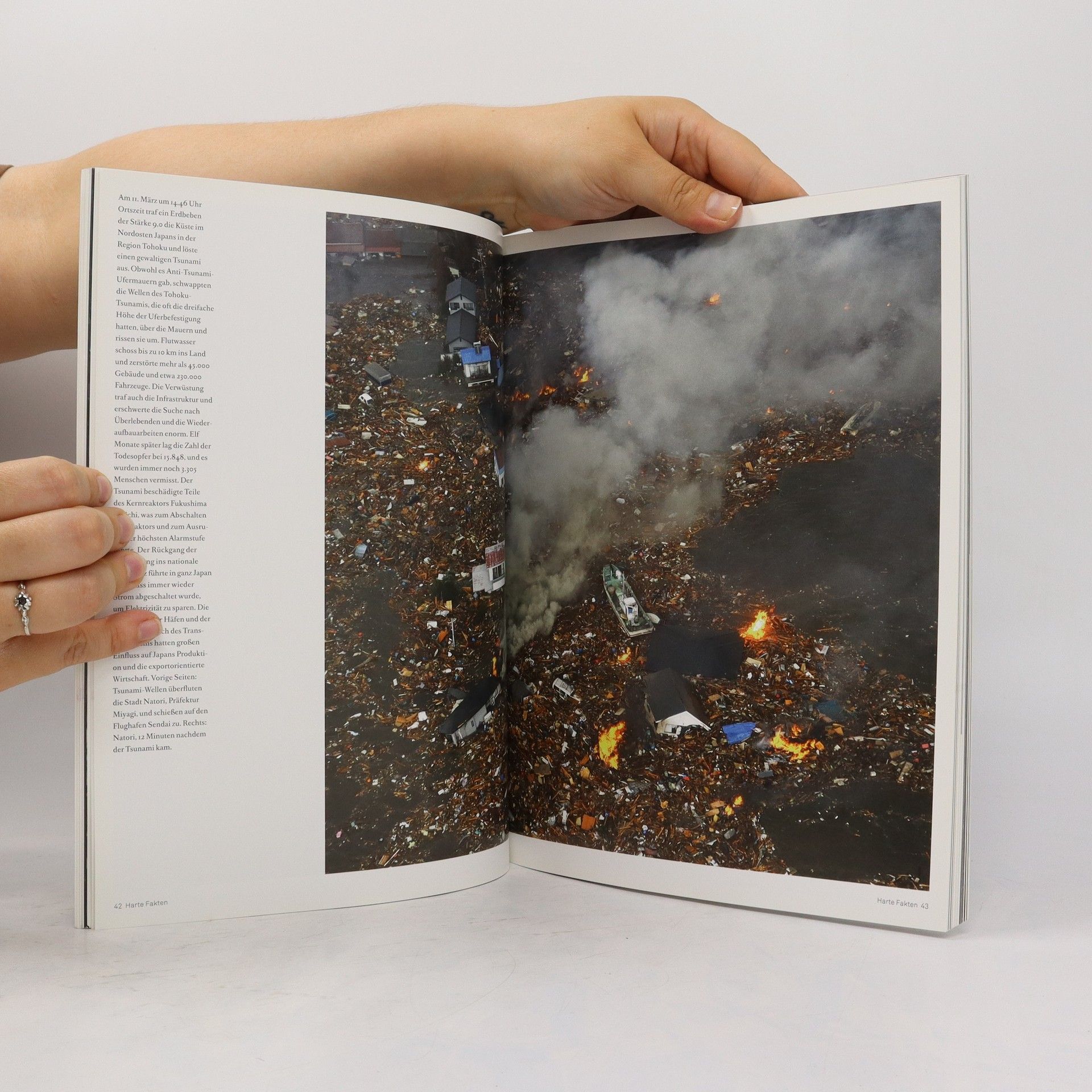 Various authors World Press Photo 12