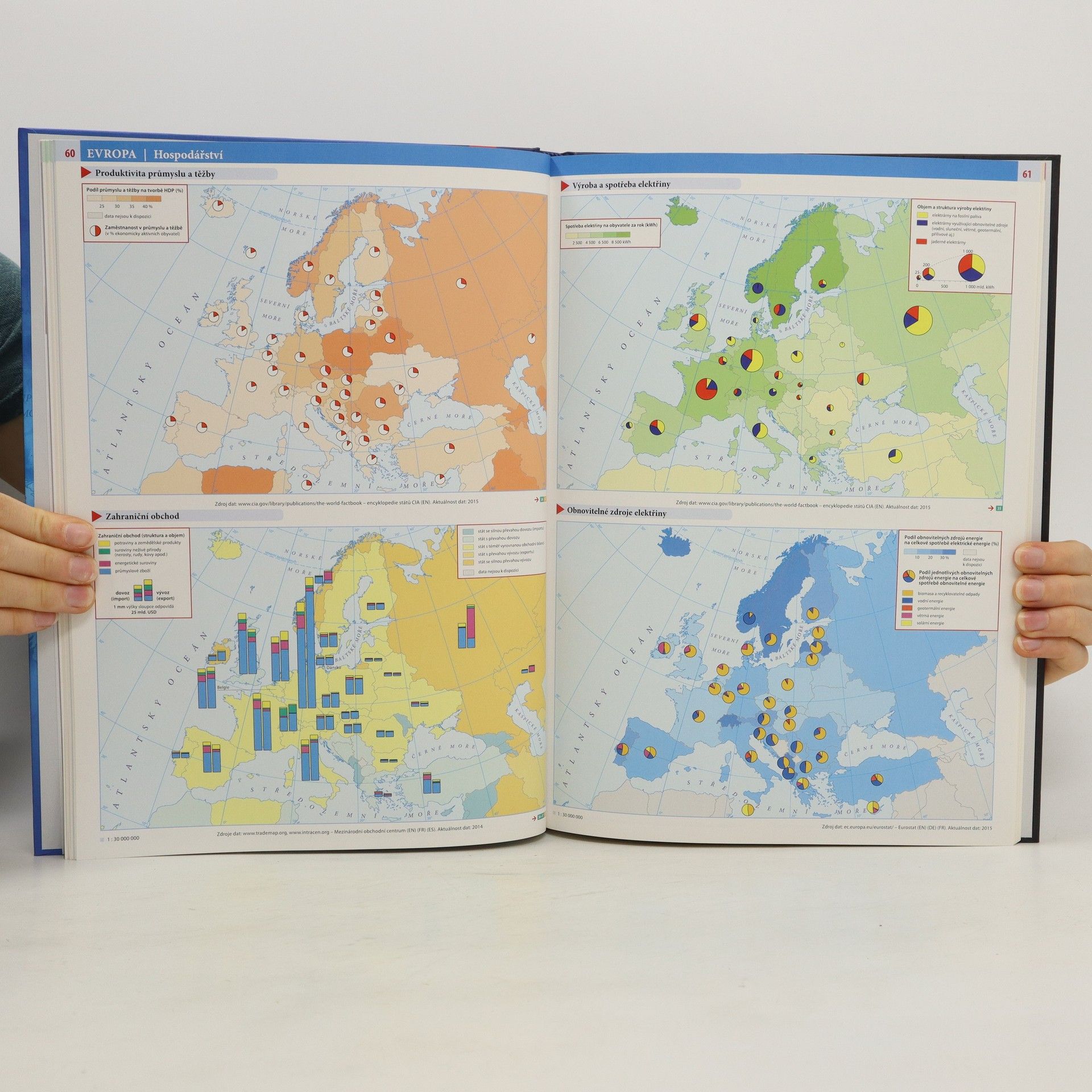 Kolektív autorov Školní atlas světa
