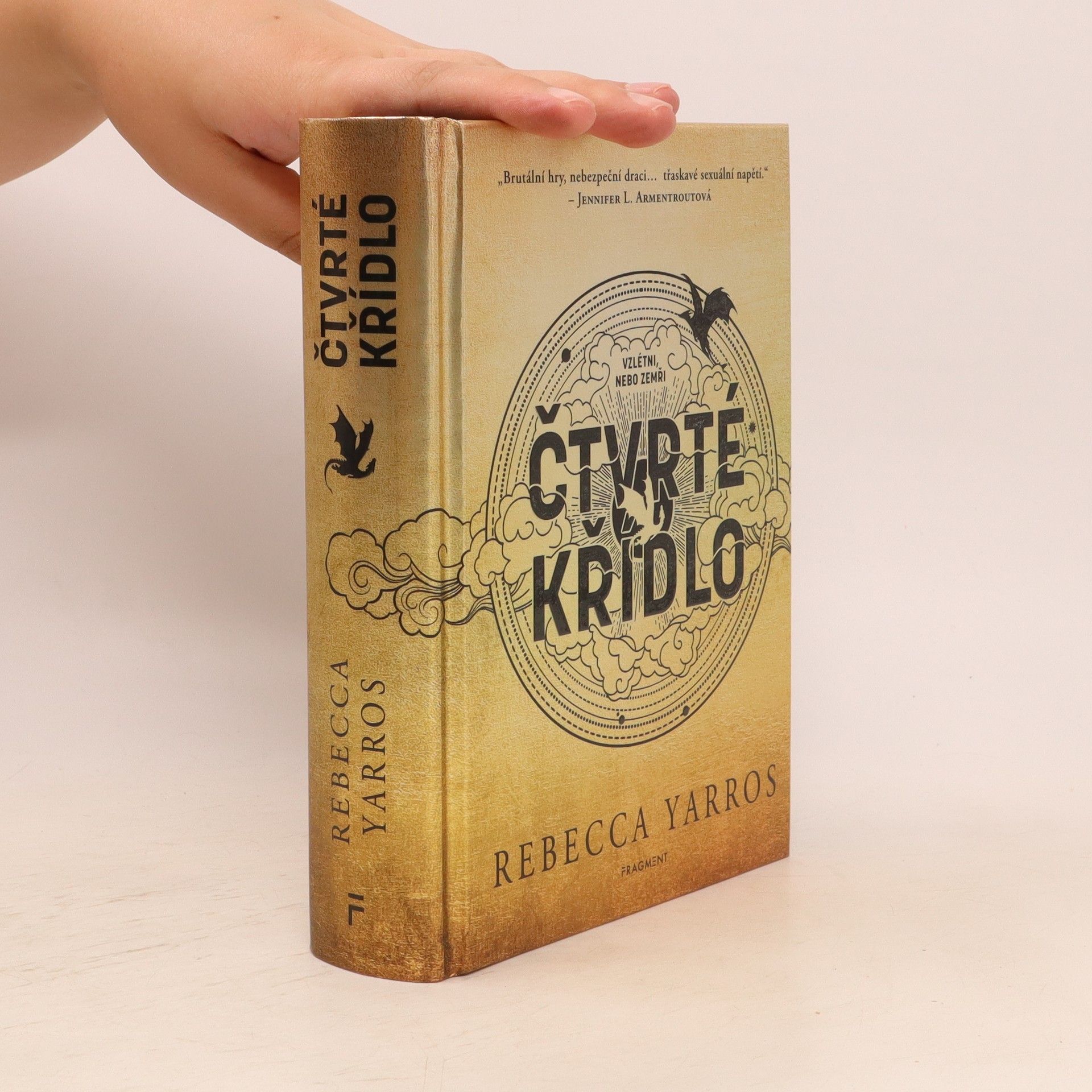 Rebecca Yarros Čtvrté křídlo