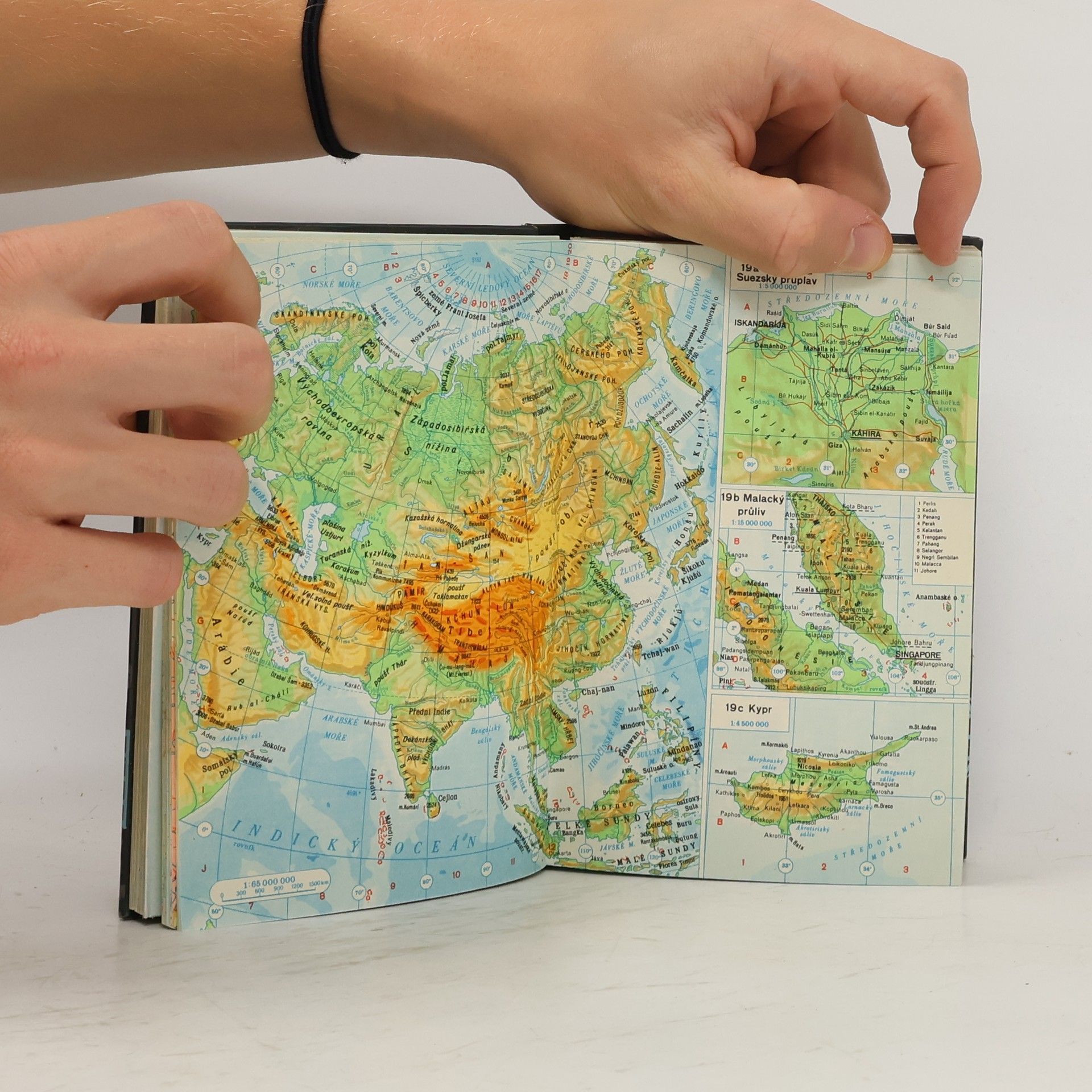 Kolektiv autorů Kapesní atlas světa
