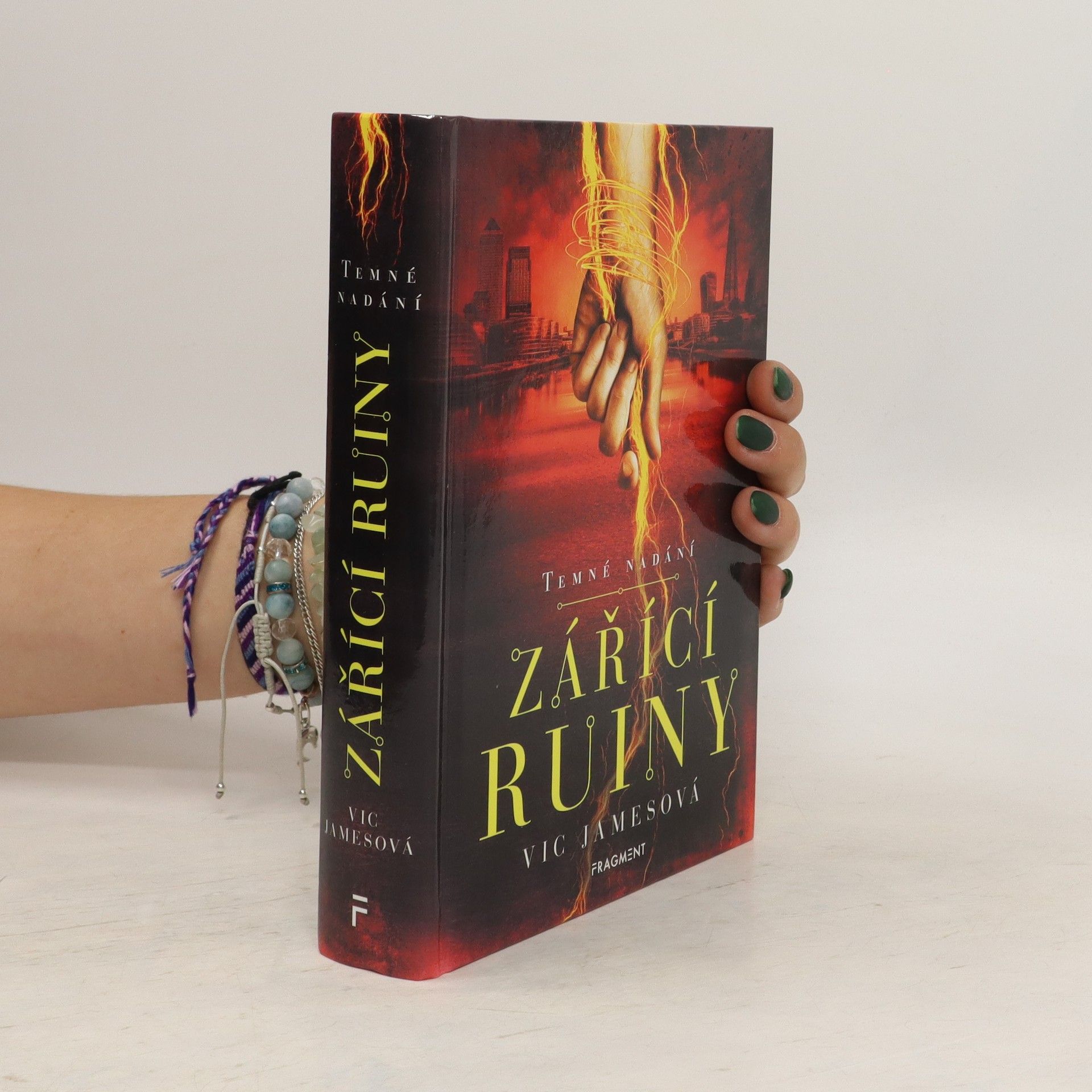 Vic James Zářící ruiny
