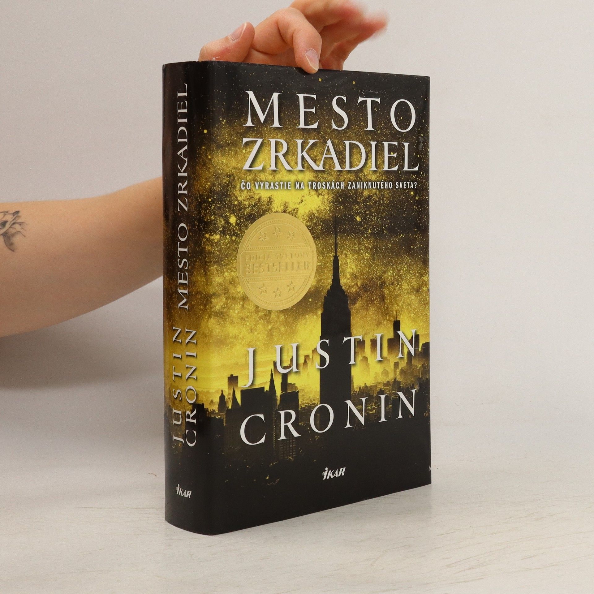 Justin Cronin Mesto zrkadiel