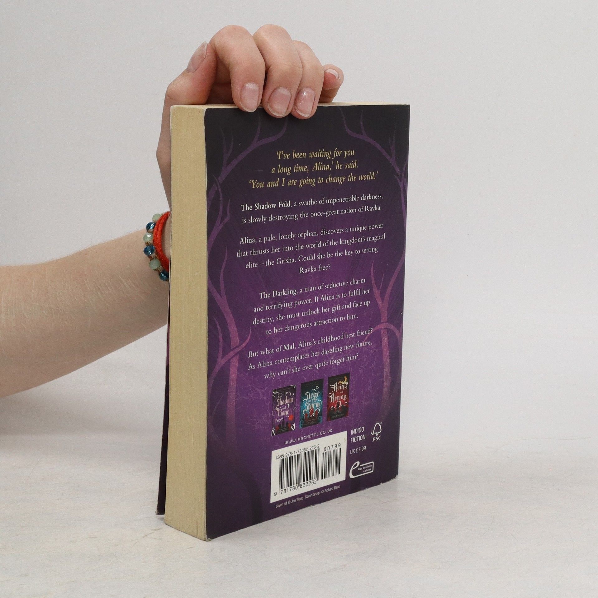 Leigh Bardugo Shadow and Bone