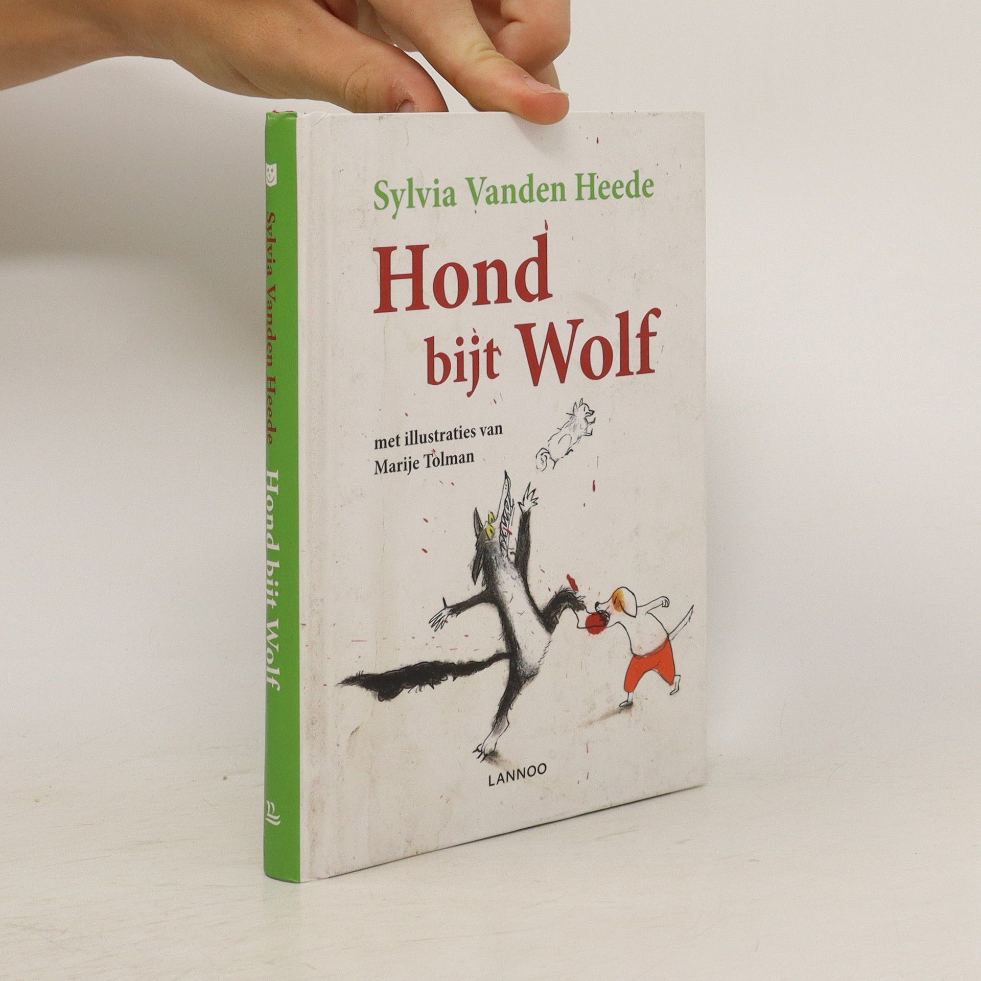 Sylvia Vanden Heede Hond bijt Wolf