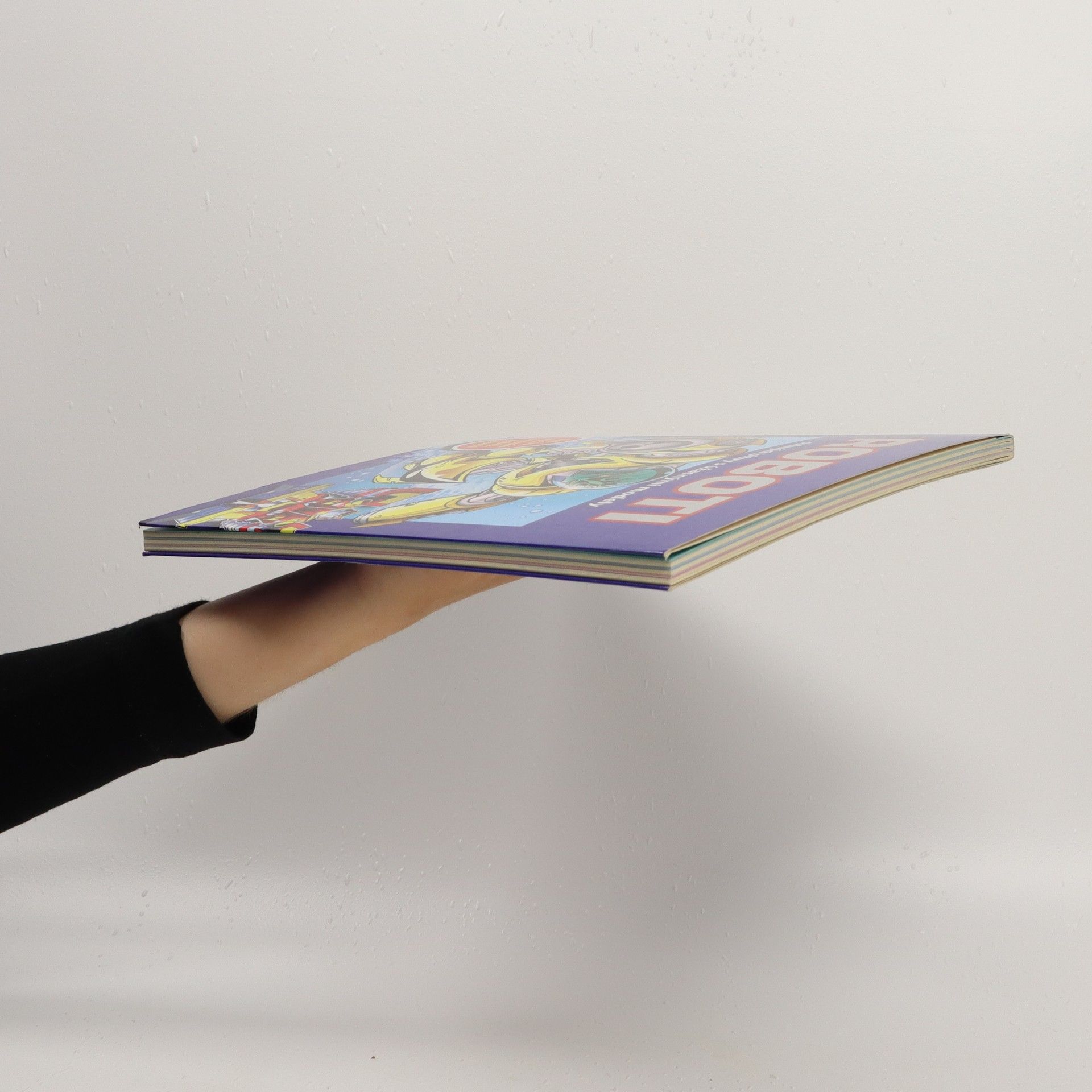 Various authors Roboti, strhující bitvy s úžasnými modely