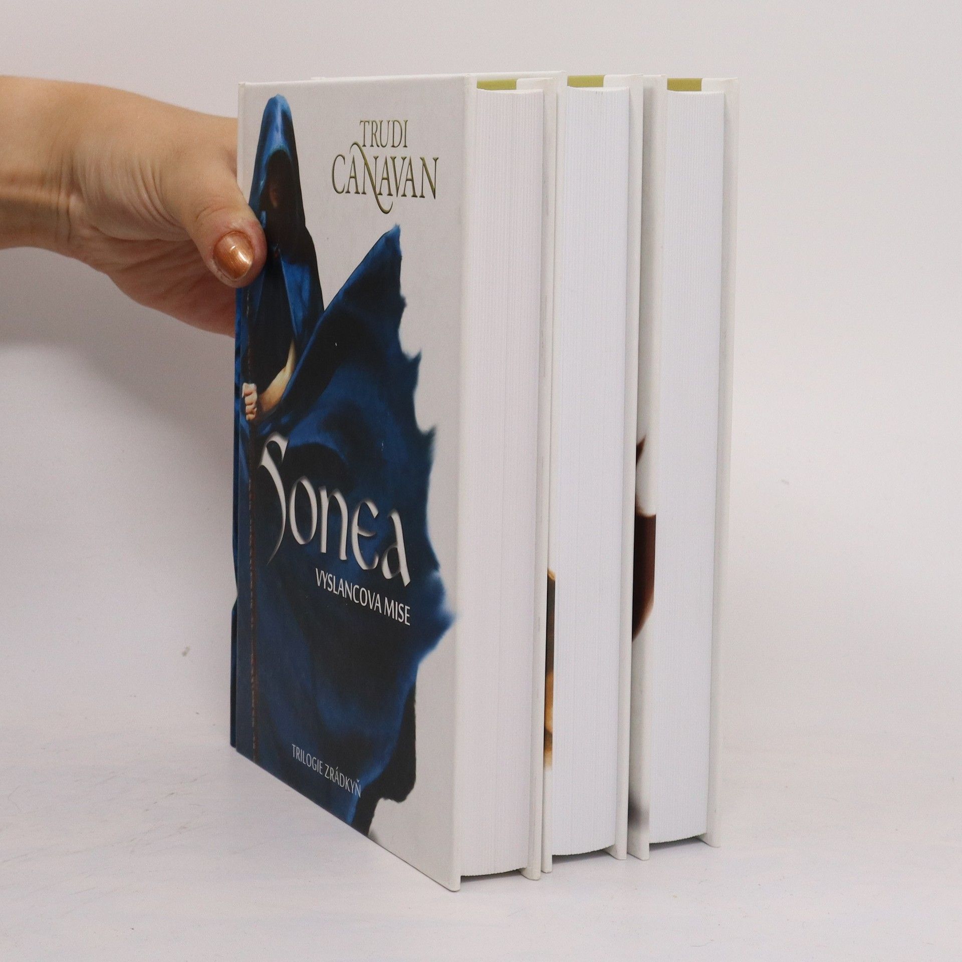 Trudi Canavan Trilogie zrádkyň. Sonea 1-3