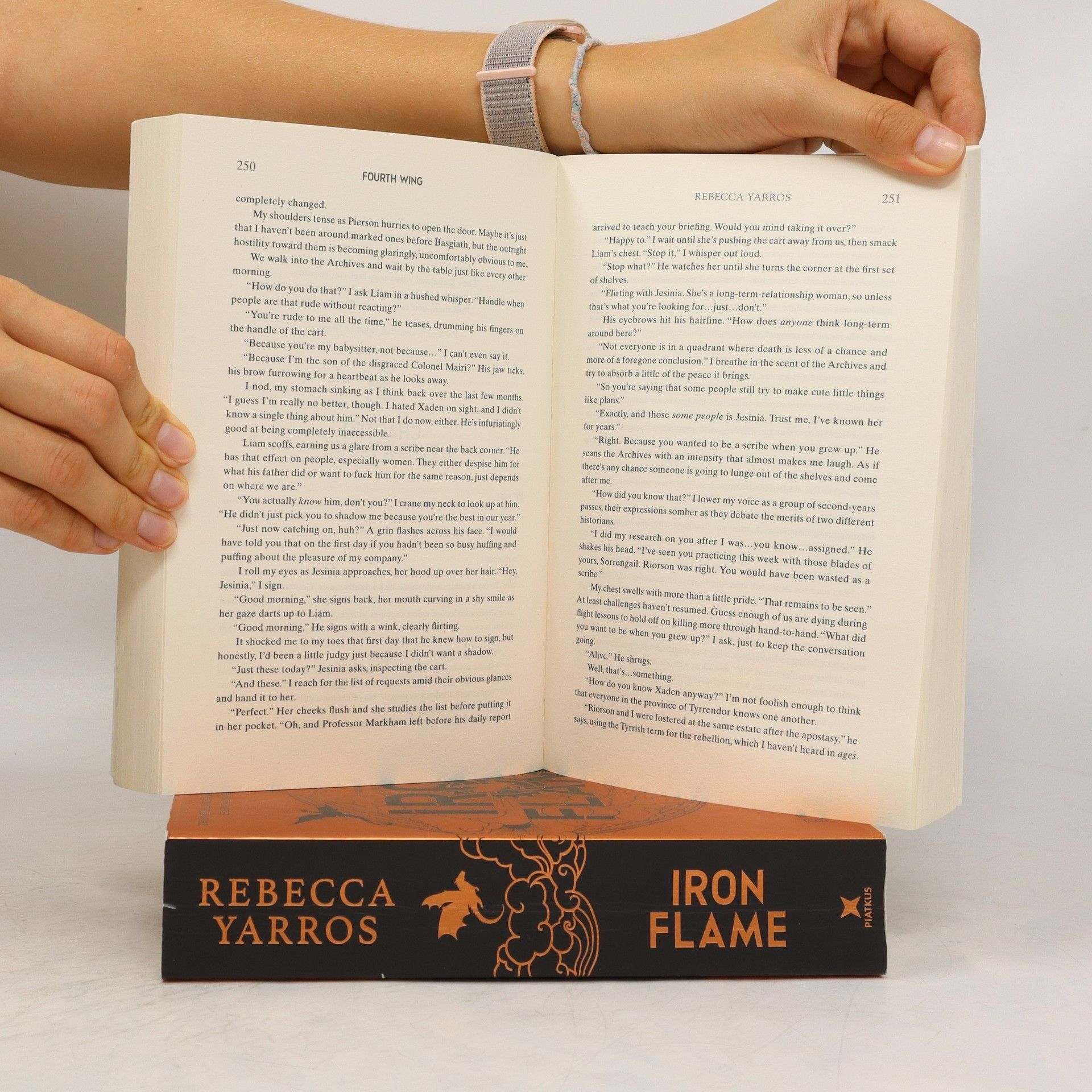 Rebecca Yarros Empyrean Series 1-2 (Fourth Wing, Iron Flame)