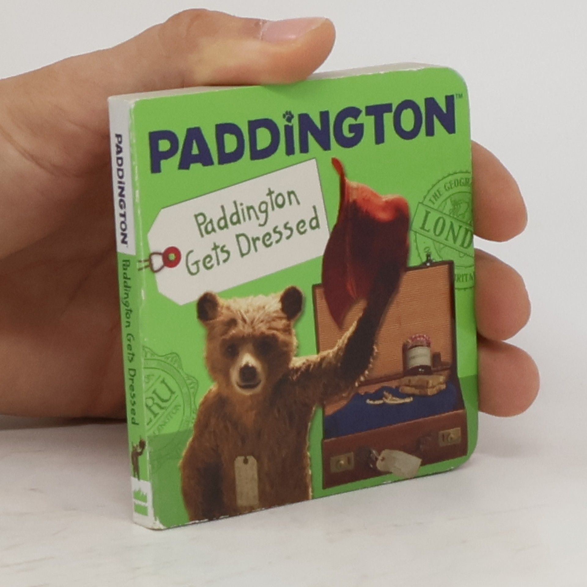 AA.VV. Paddington Gets Dressed