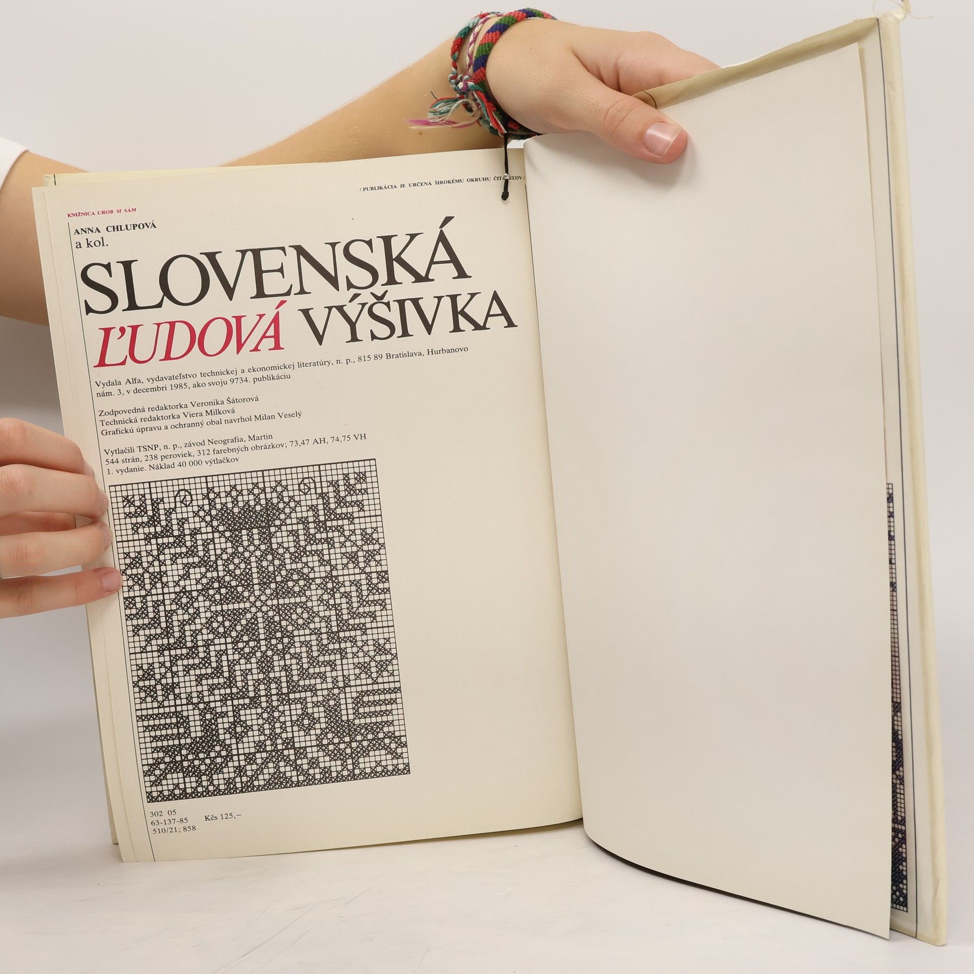 Anna Chlupová Slovenská ľudová výšivka