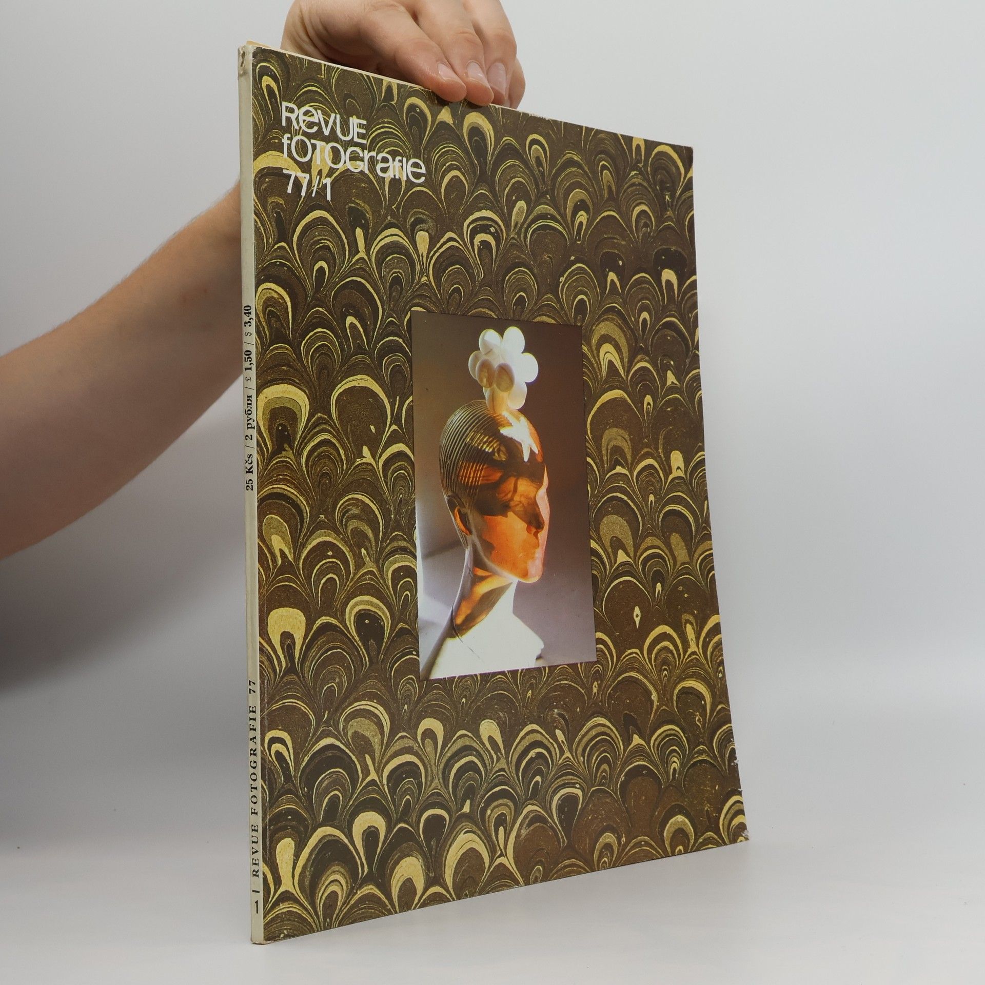 AA.VV. Revue fotografie 77/1