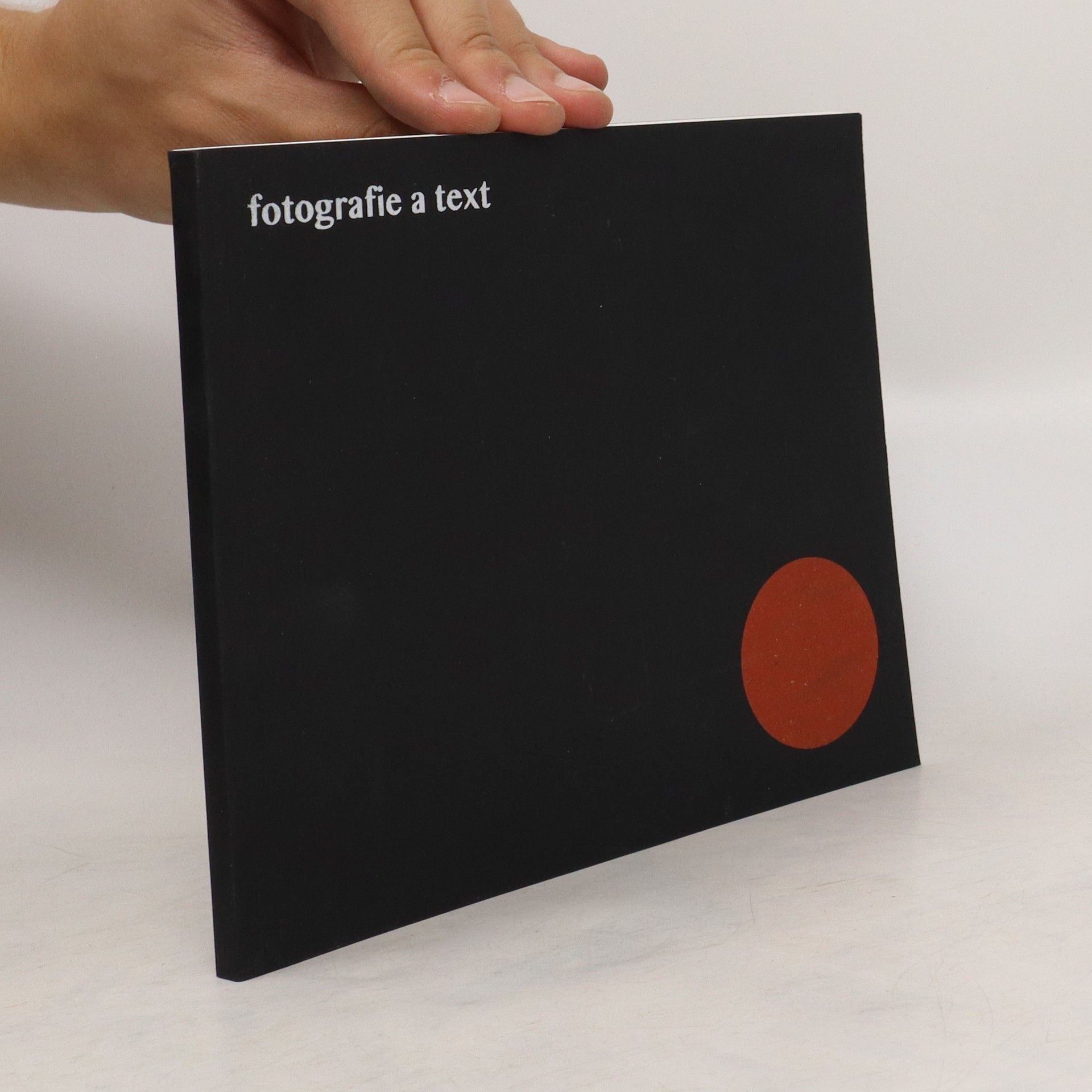 AA.VV. Fotografie a text