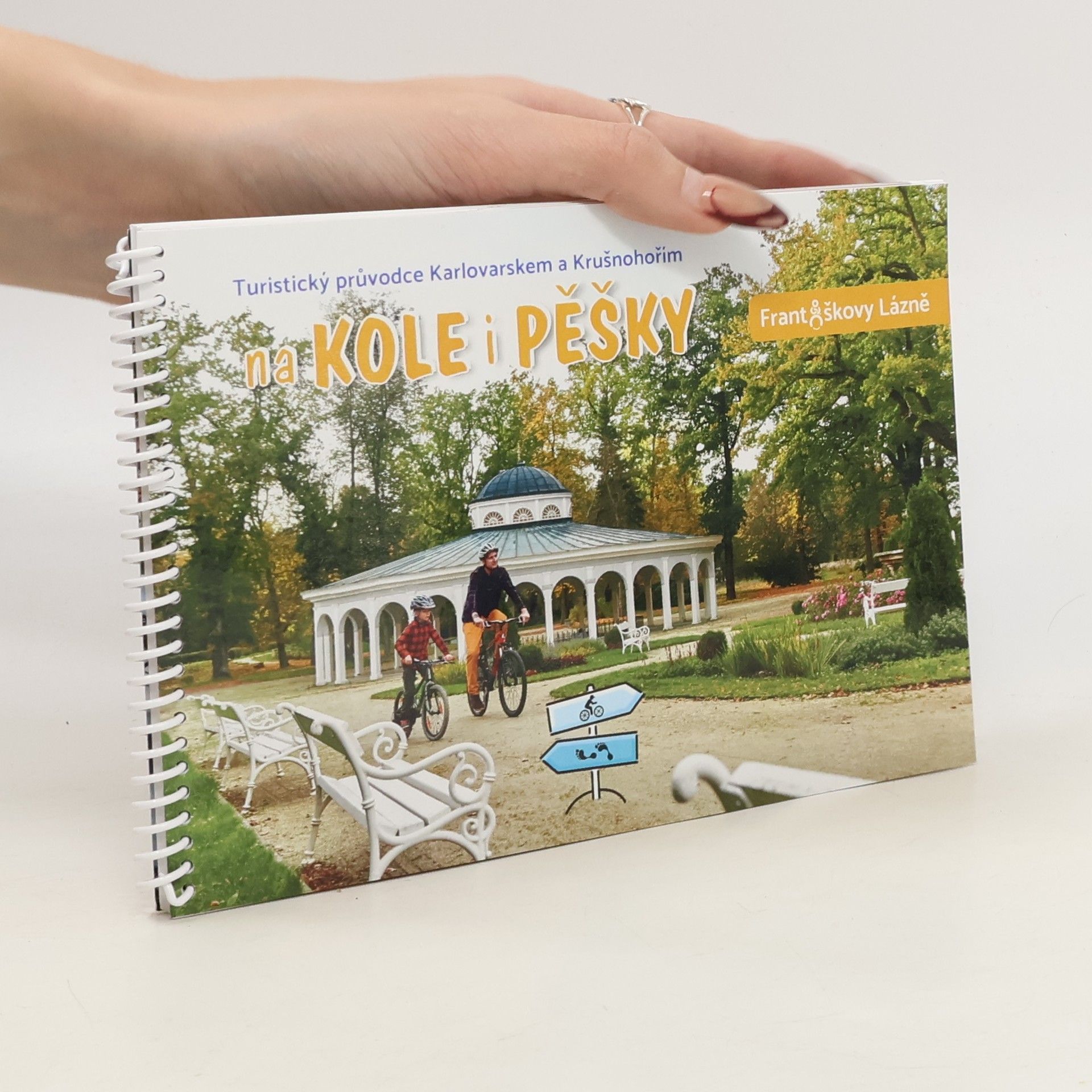 Auteurscollectief Turistický průvodce Karlovarskem a Krušnohorskem. Na kole i pěšky