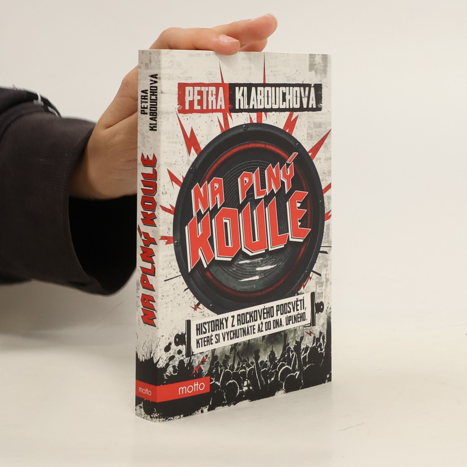 Petra Klabouchová Na plný koule : historky z rockového podsvětí, které si vychutnáte až do dna - úplného