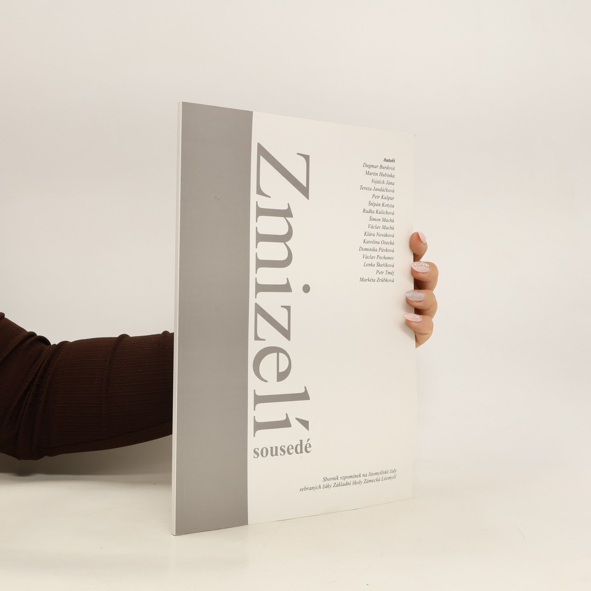 Auteurscollectief Zmizelí sousedé : sborník vzpomínek na litomyšlské židy sebraných žáky Základní školy Zámecká Litomyšl