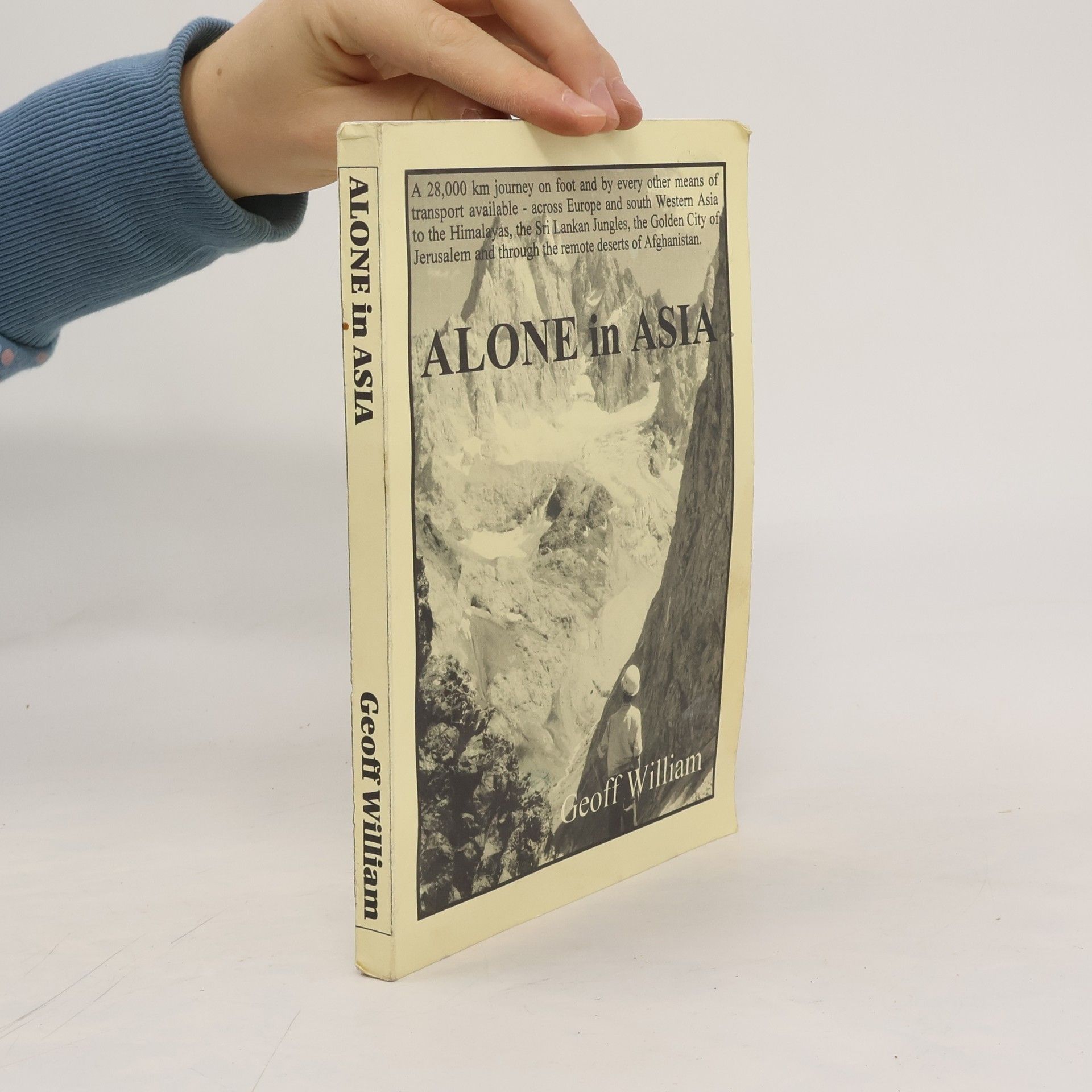 Autores varios Alone in Asia