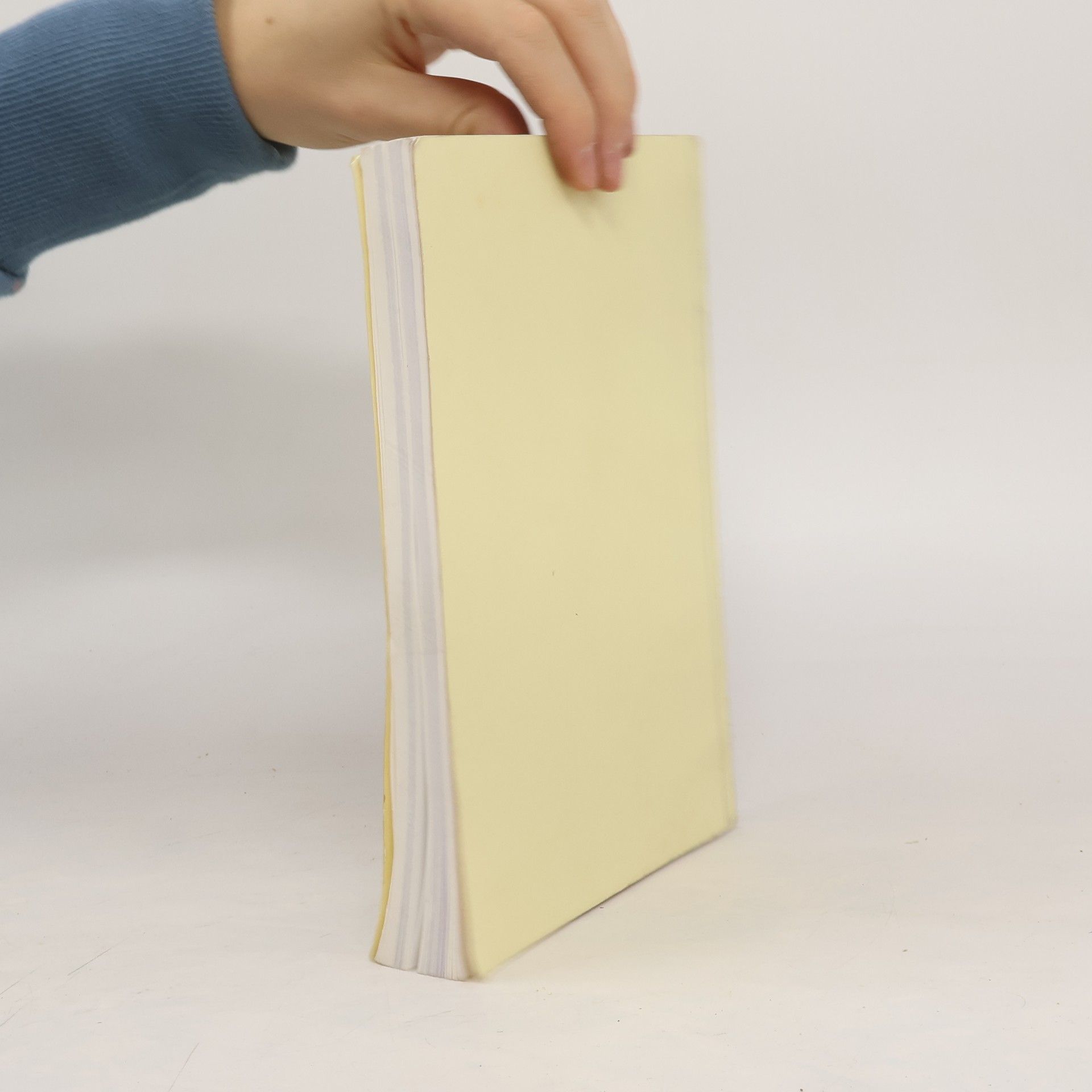 Autores varios Alone in Asia