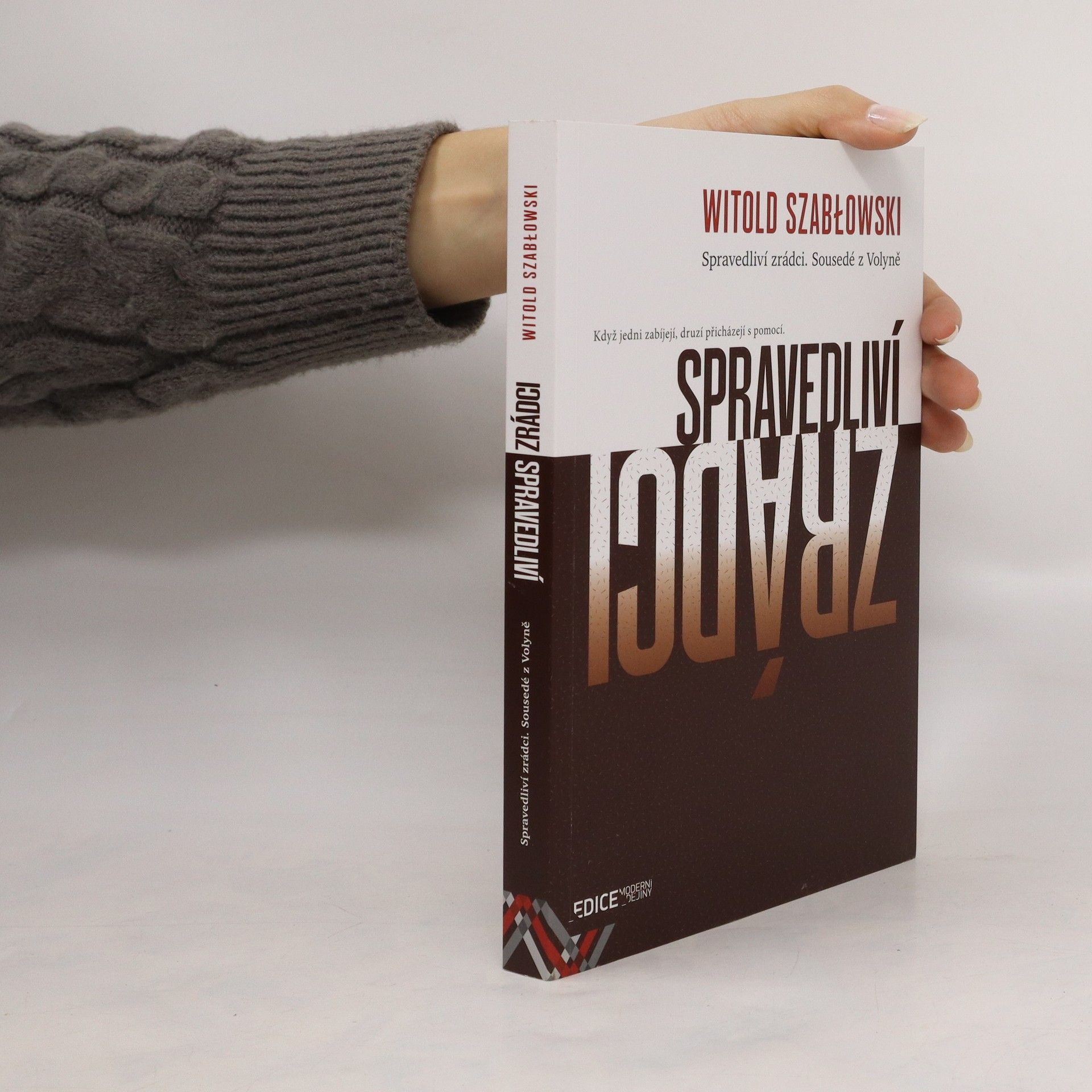 Witold Szabłowski Spravedliví zrádci. Sousedé z Volyně