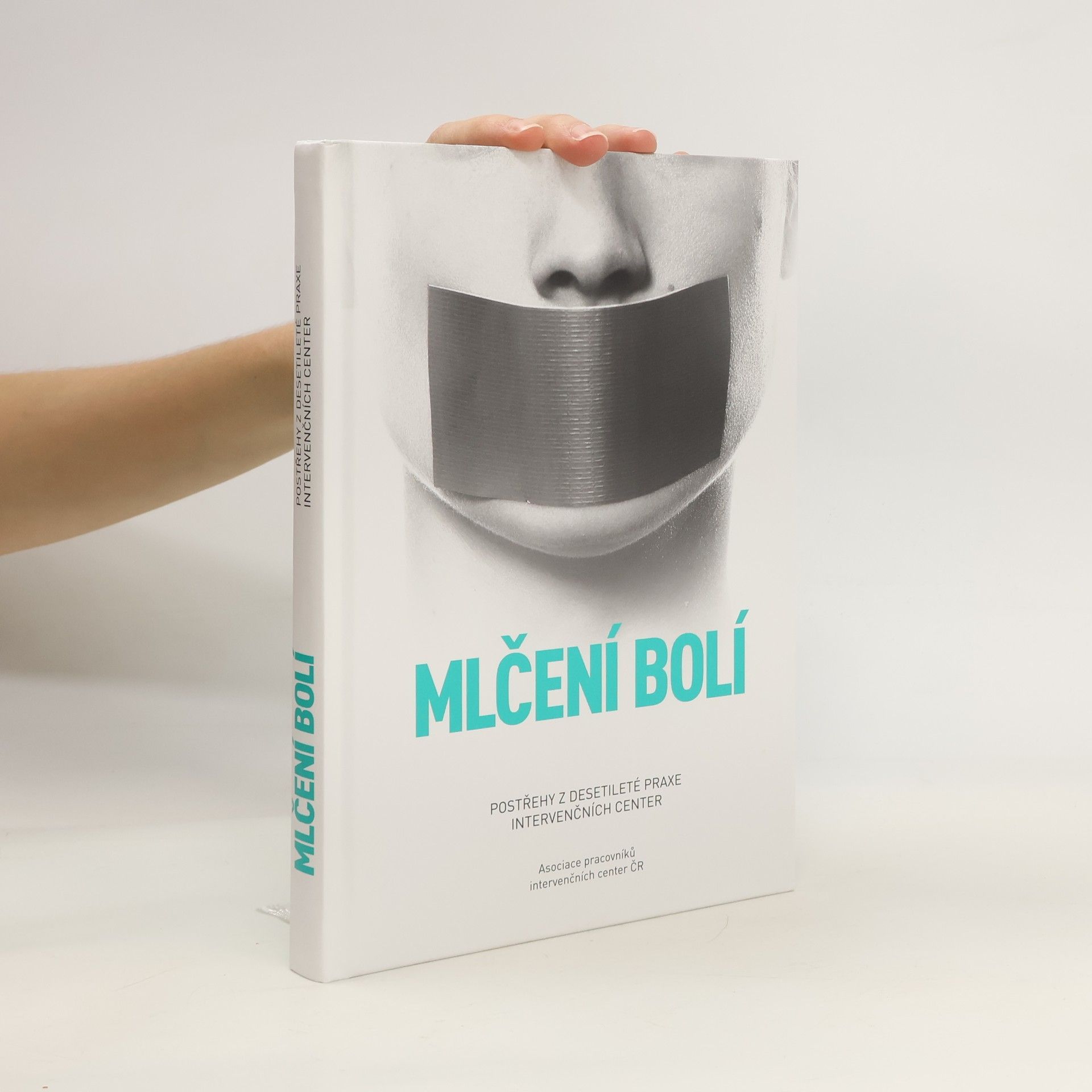 Autorenkollektiv Mlčení bolí
