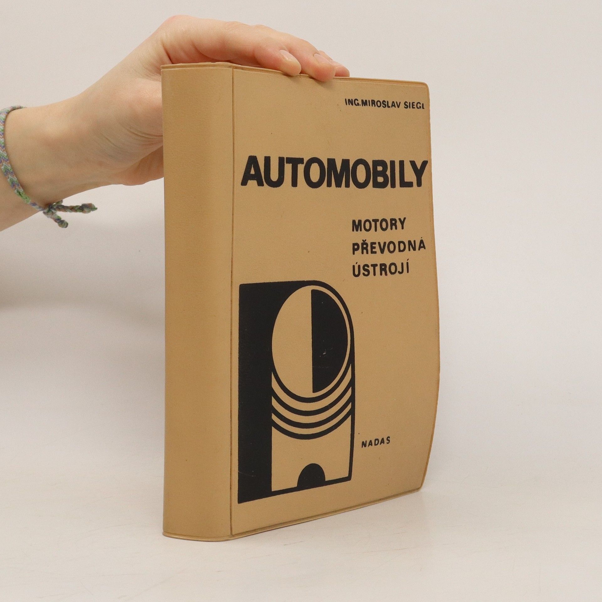 Miroslav Siegl Automobily : motory, převodná ústrojí