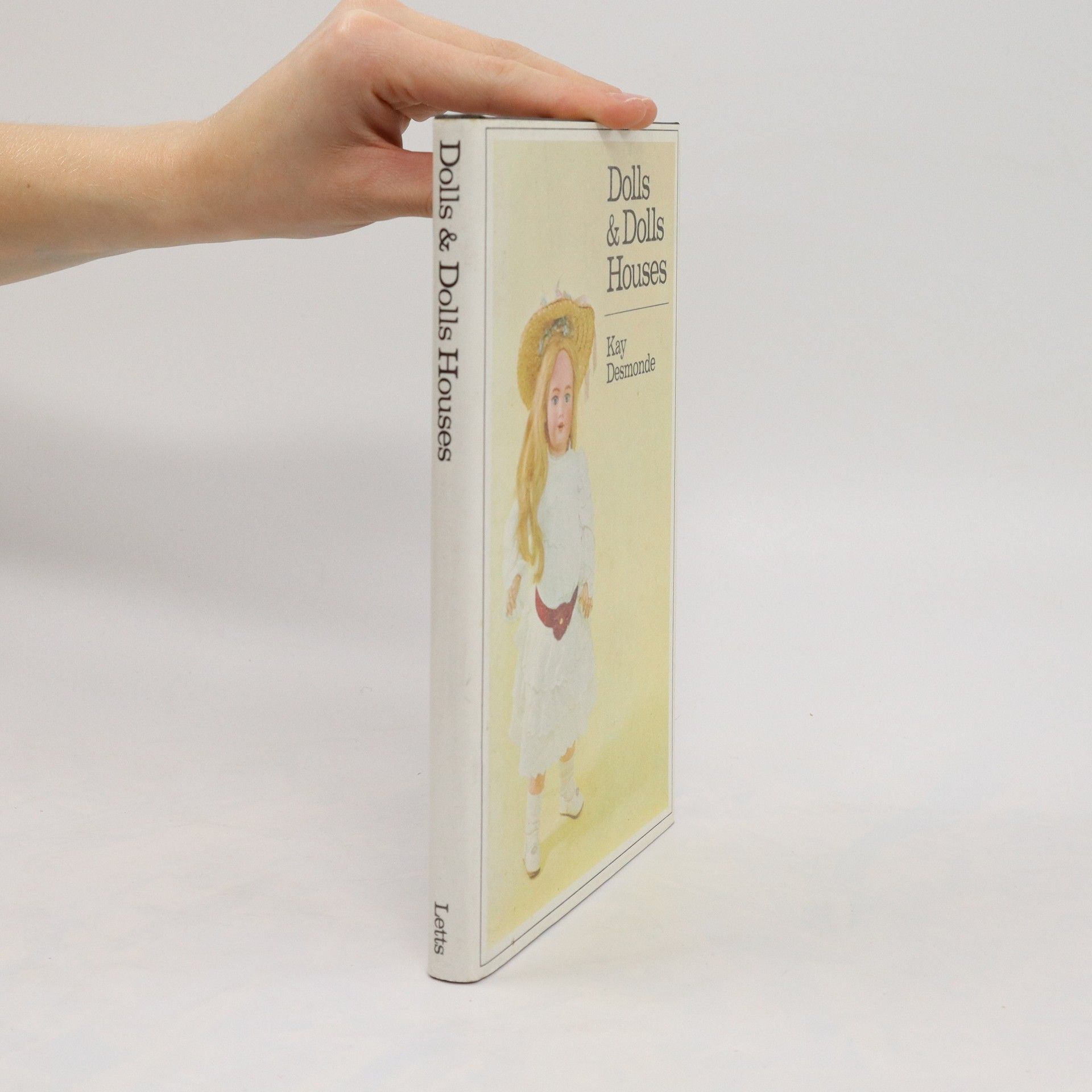 Kay Desmonde Dolls and dolls houses.