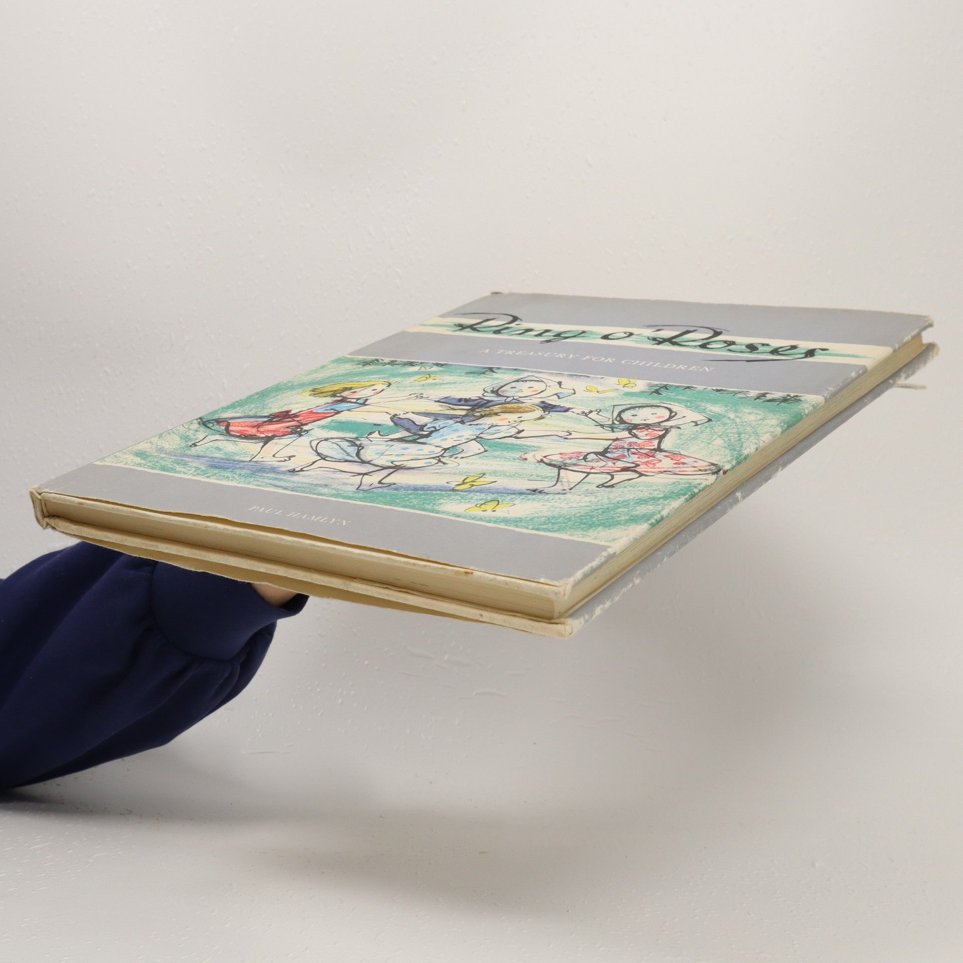Petr Denk Ring o'Roses : A treasury for children
