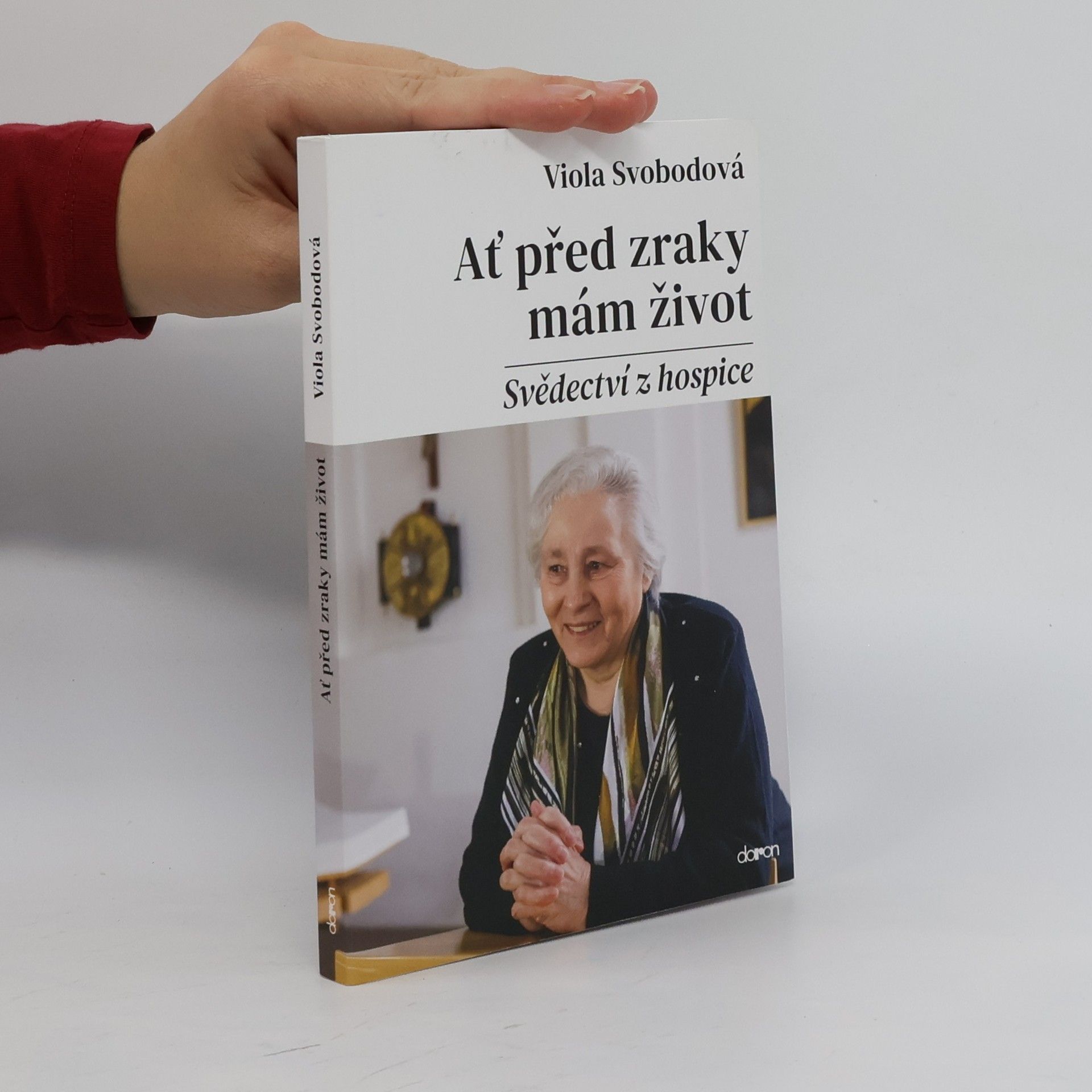 Viola Svobodová Ať před zraky mám život - Svědectví z hospice