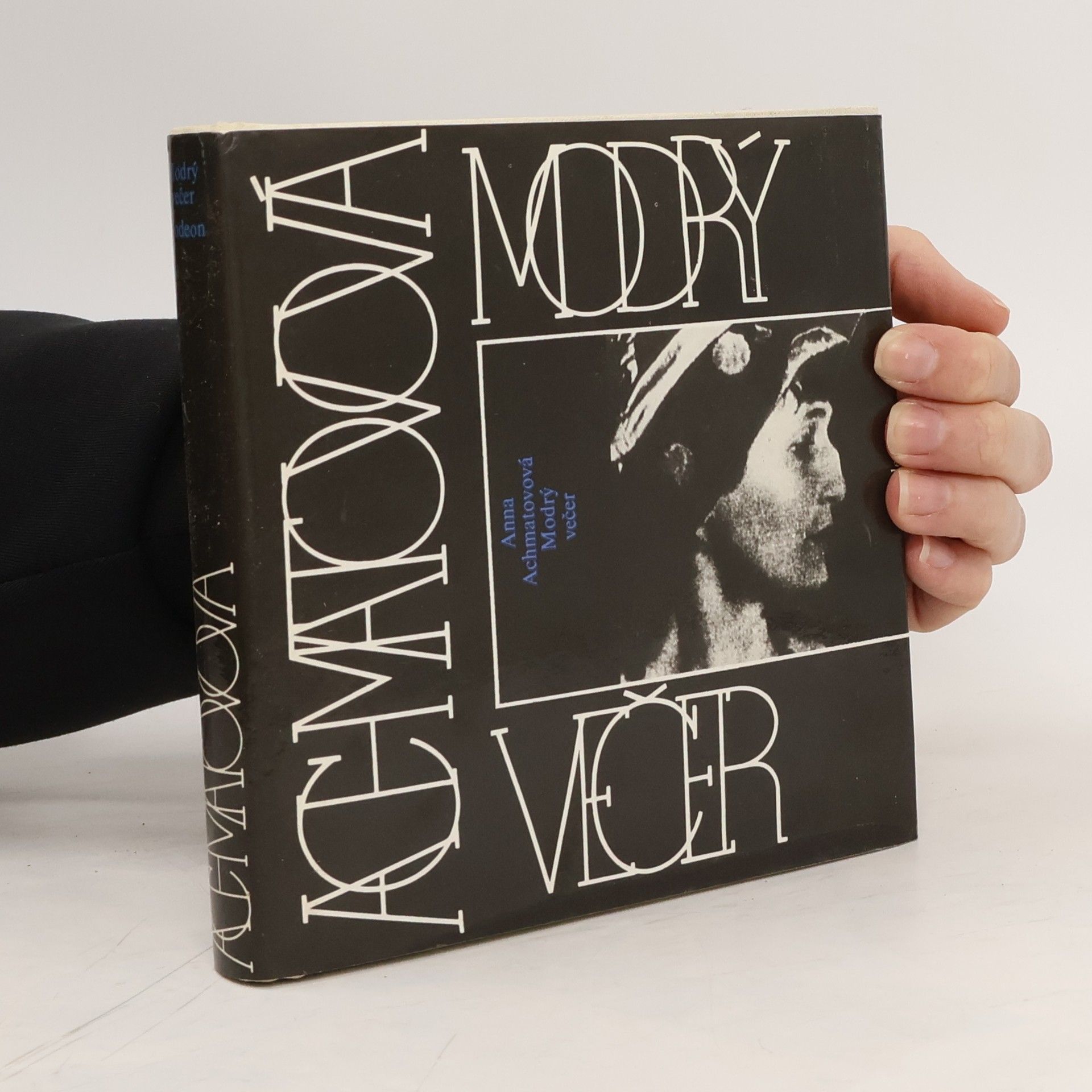 Anna Akhmatova Modrý večer