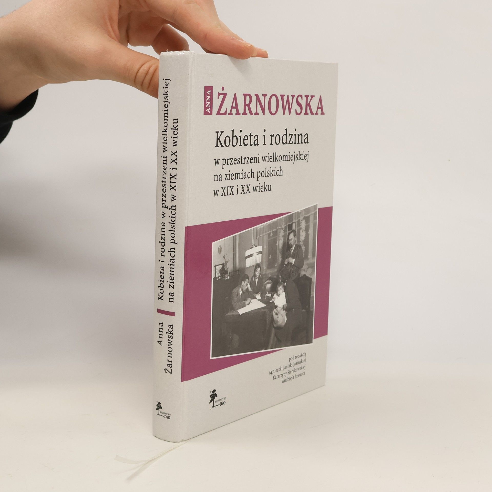 Żarnowska Anna Kobieta i rodzina w przestrzeni wielkomiejskiej na ziemiach polskich w XIX i XX wieku