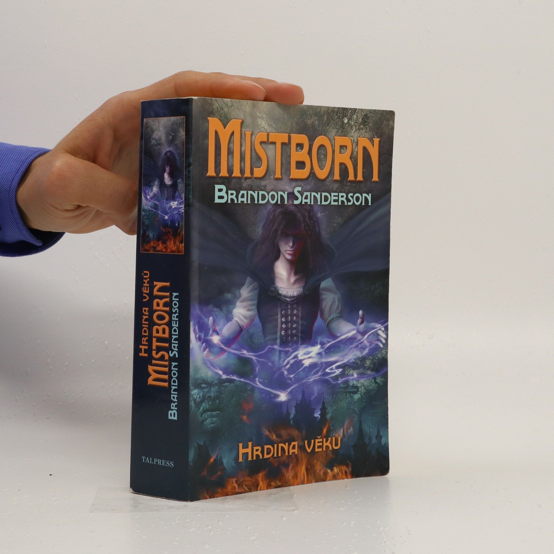 Brandon Sanderson Mistborn. Hrdina věků
