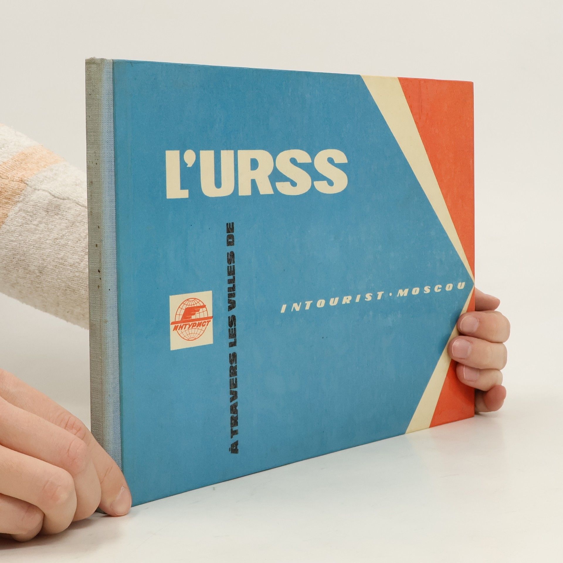 Collectif d'auteurs Ľurss a travers les villes de