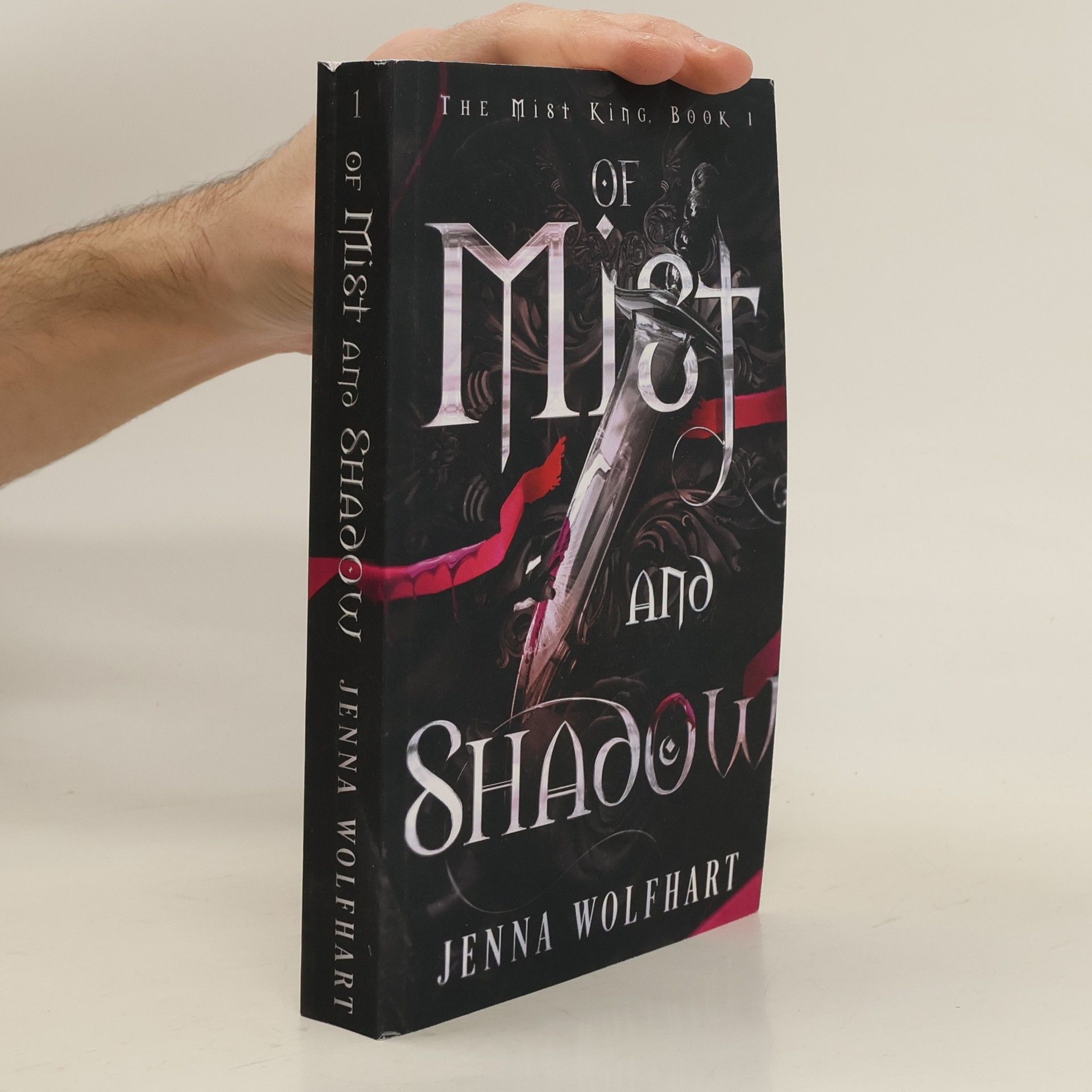 Jenna Wolfhart Of Mist and Shadow (The Mist King, Band 1)