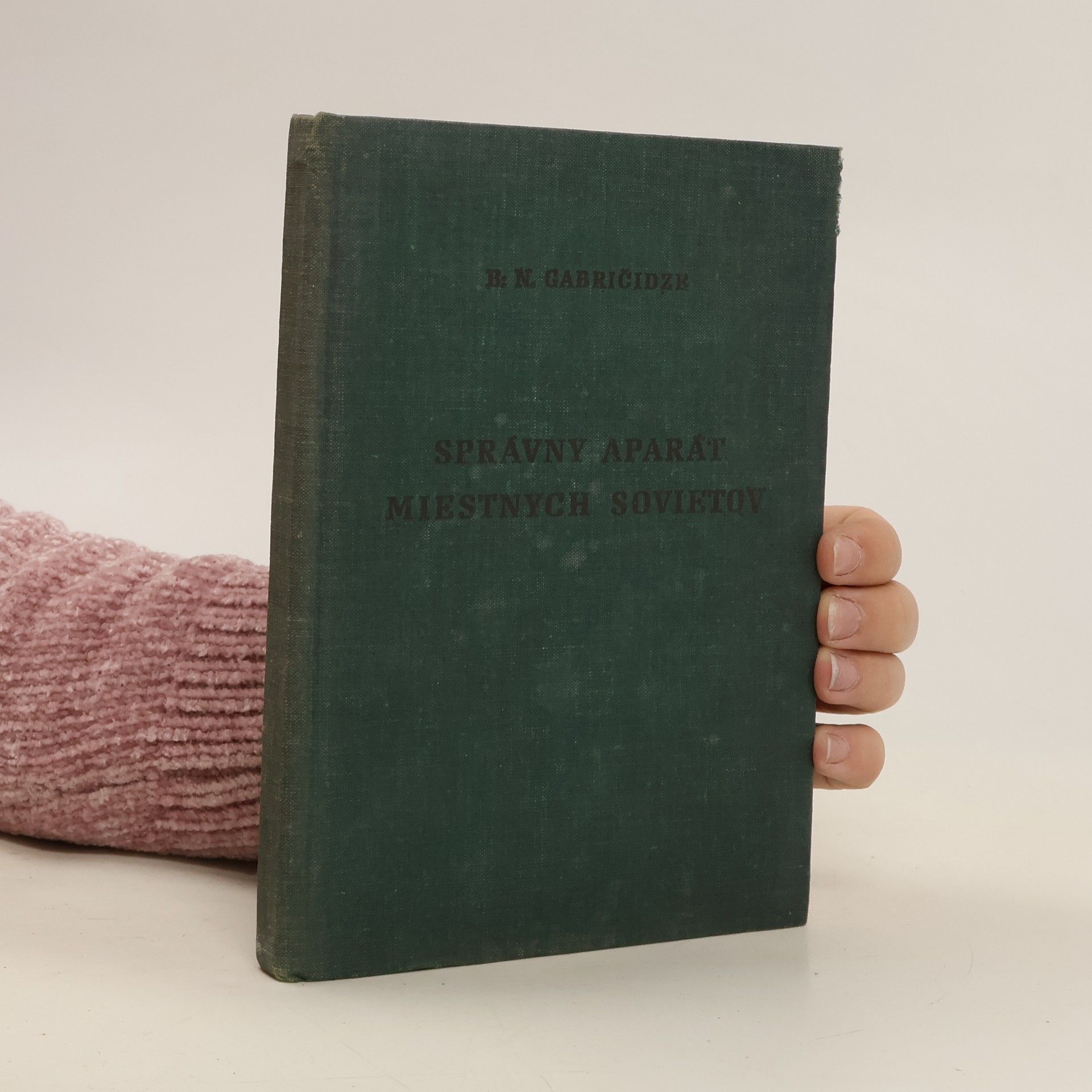 B. N. Gabričidze Správny aparát miestnych sovietov