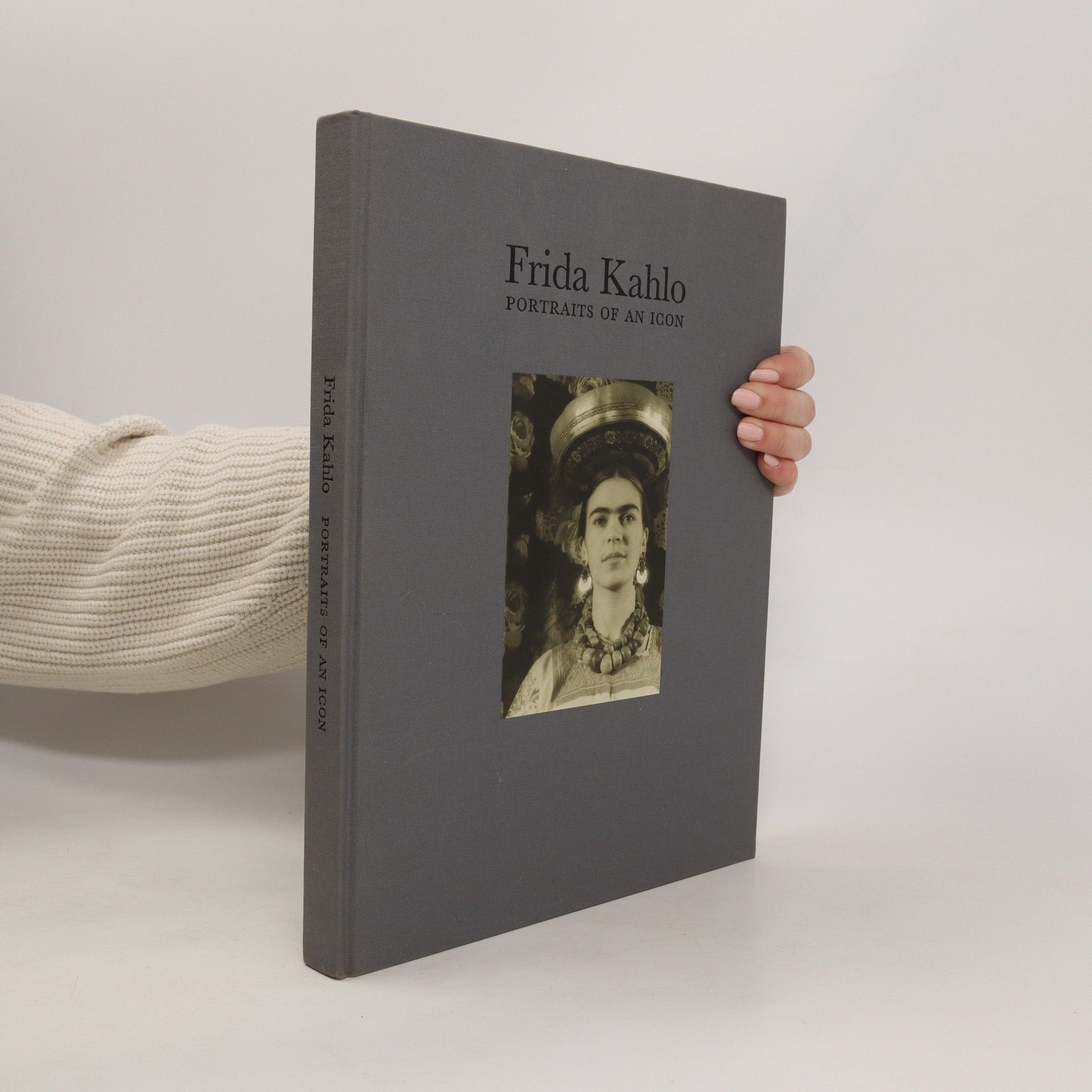 AA.VV. Frida Kahlo, portraits of an icon