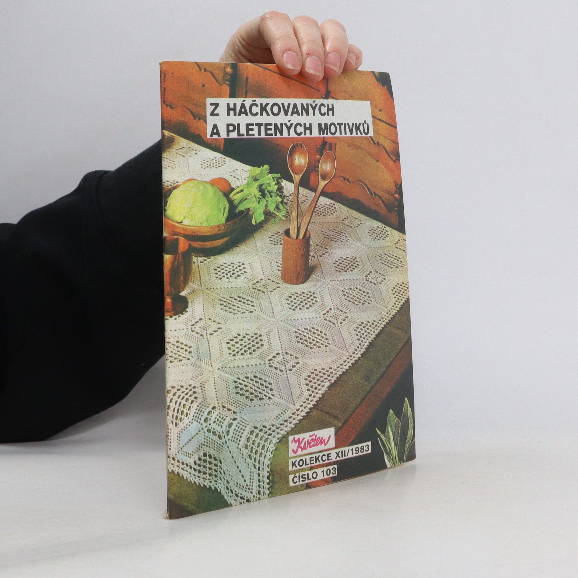 Autorenkollektiv Z háčkovaných a pletených motivů. Č. 103/1983