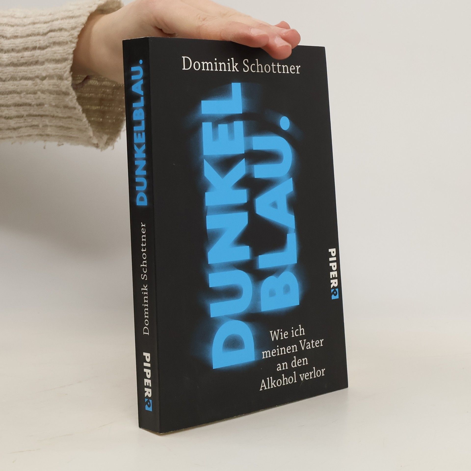 Dominik Schottner Dunkelblau