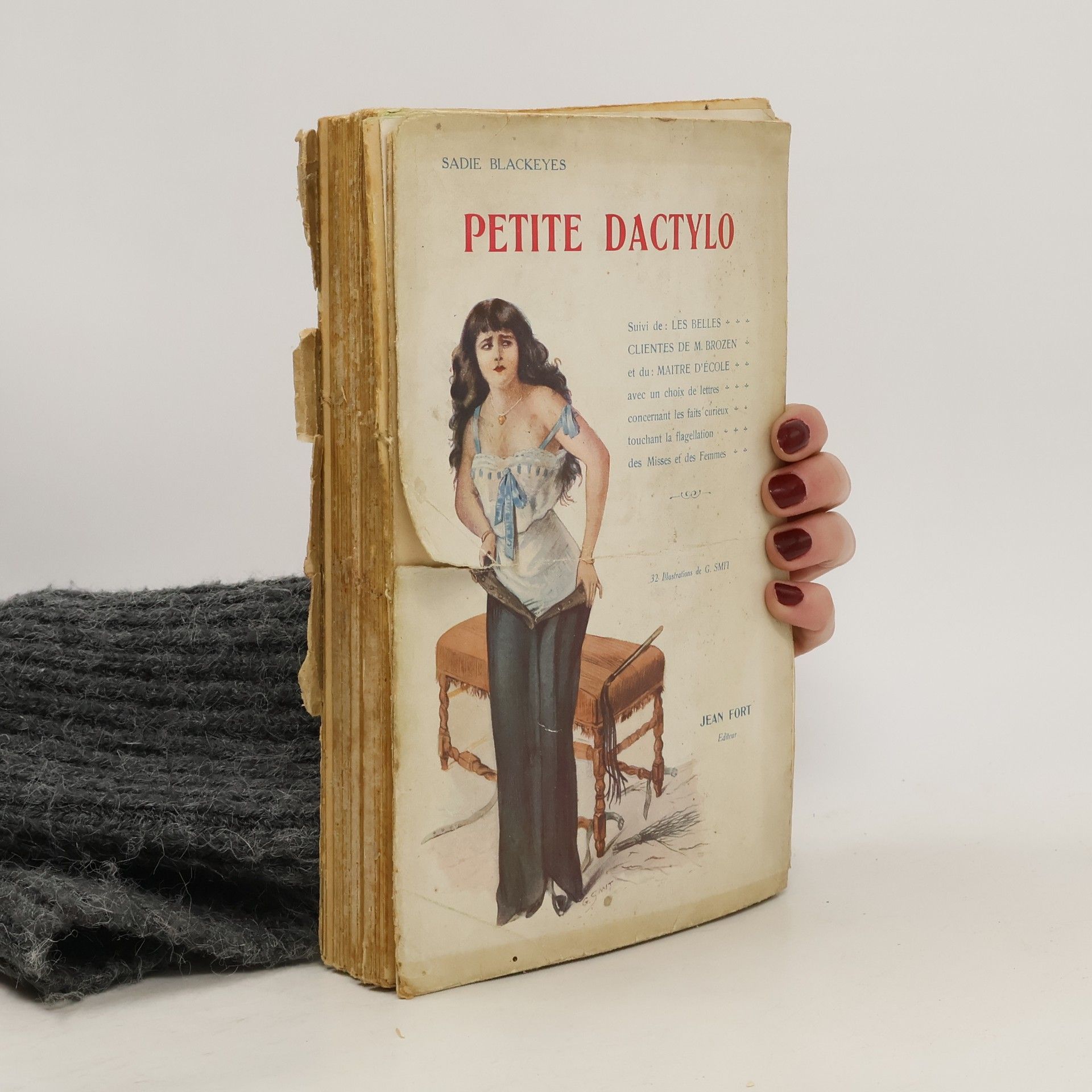 Sadie Blackeyes Petite dactylo