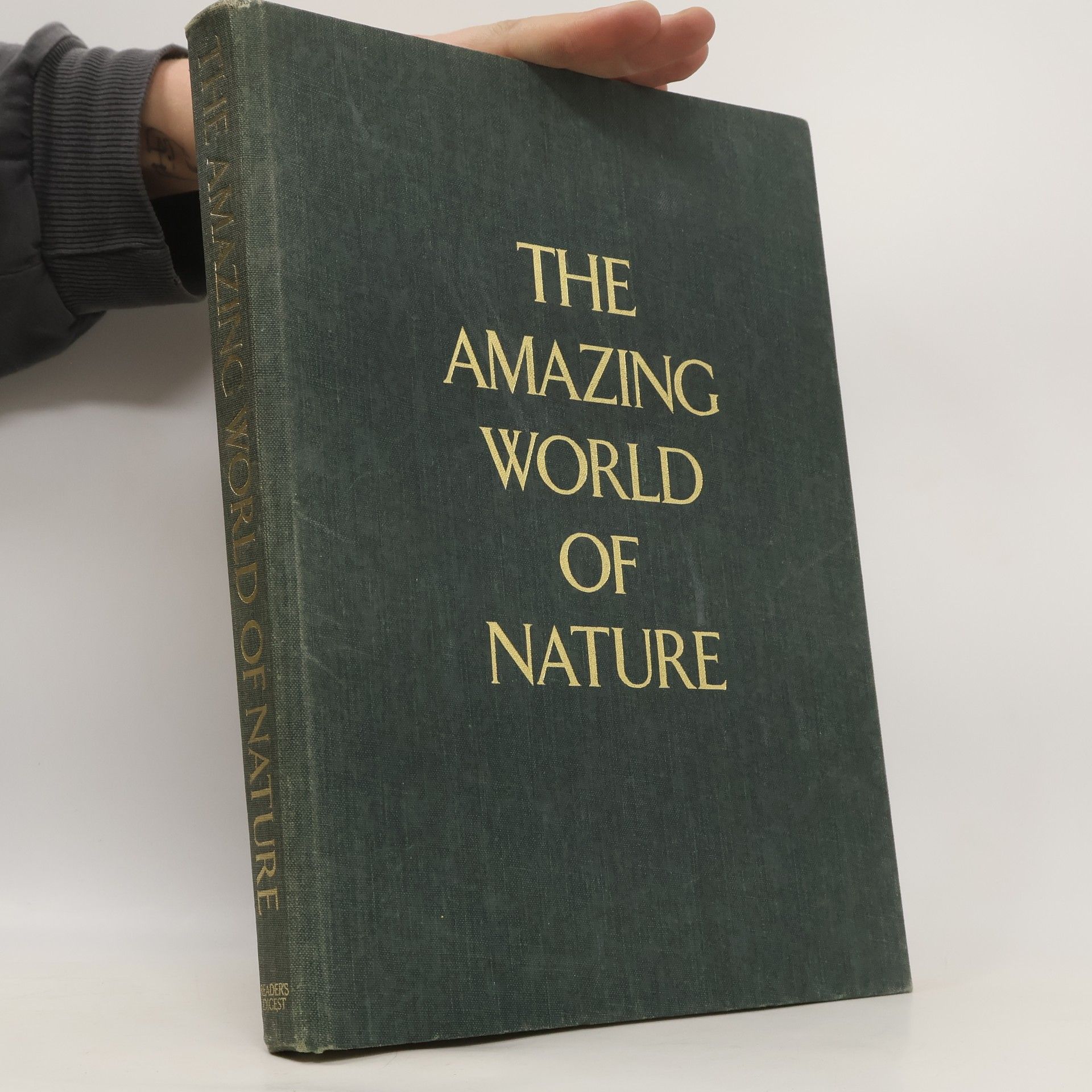 AA.VV. The amazing world of nature