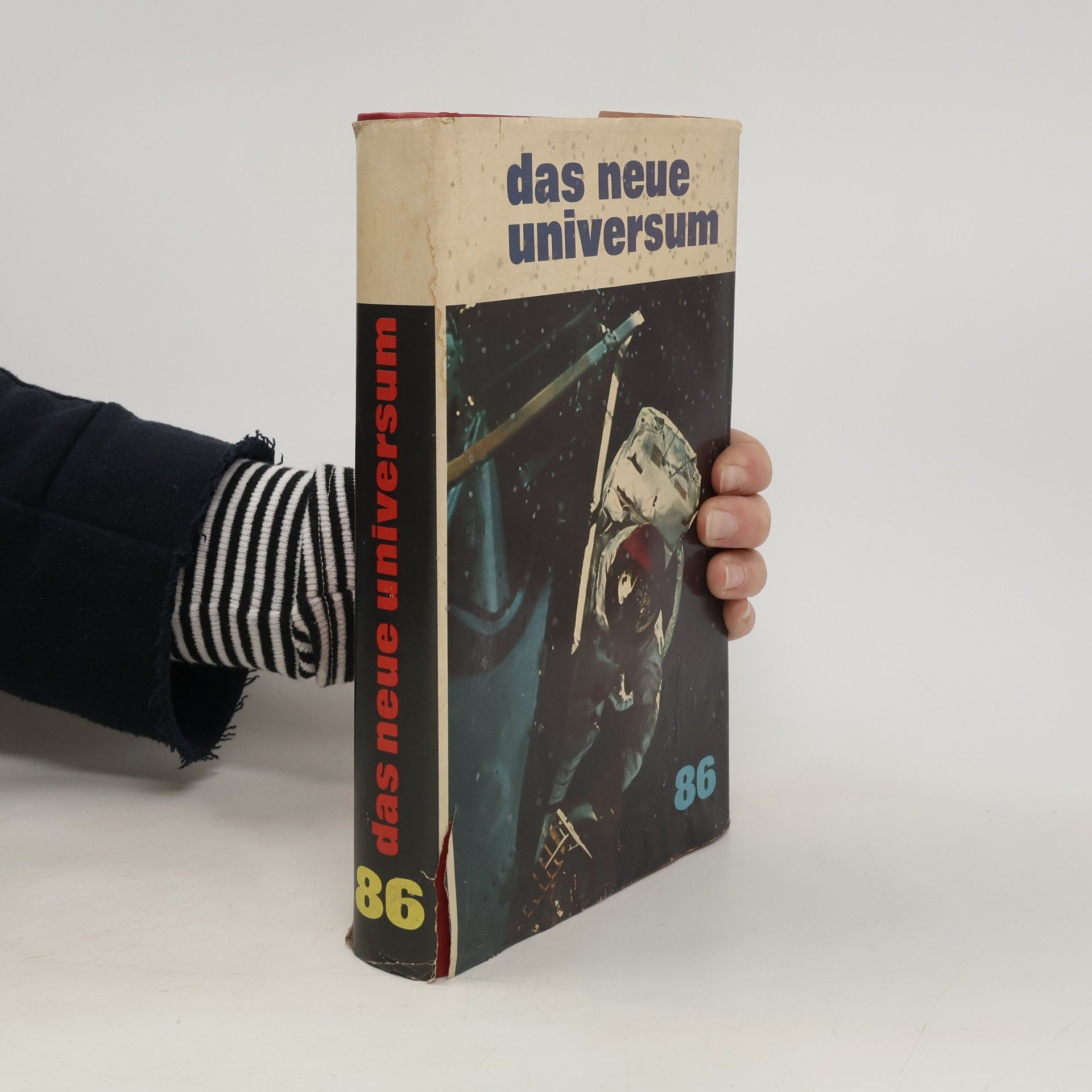 kolektiv Das Neue universum 68
