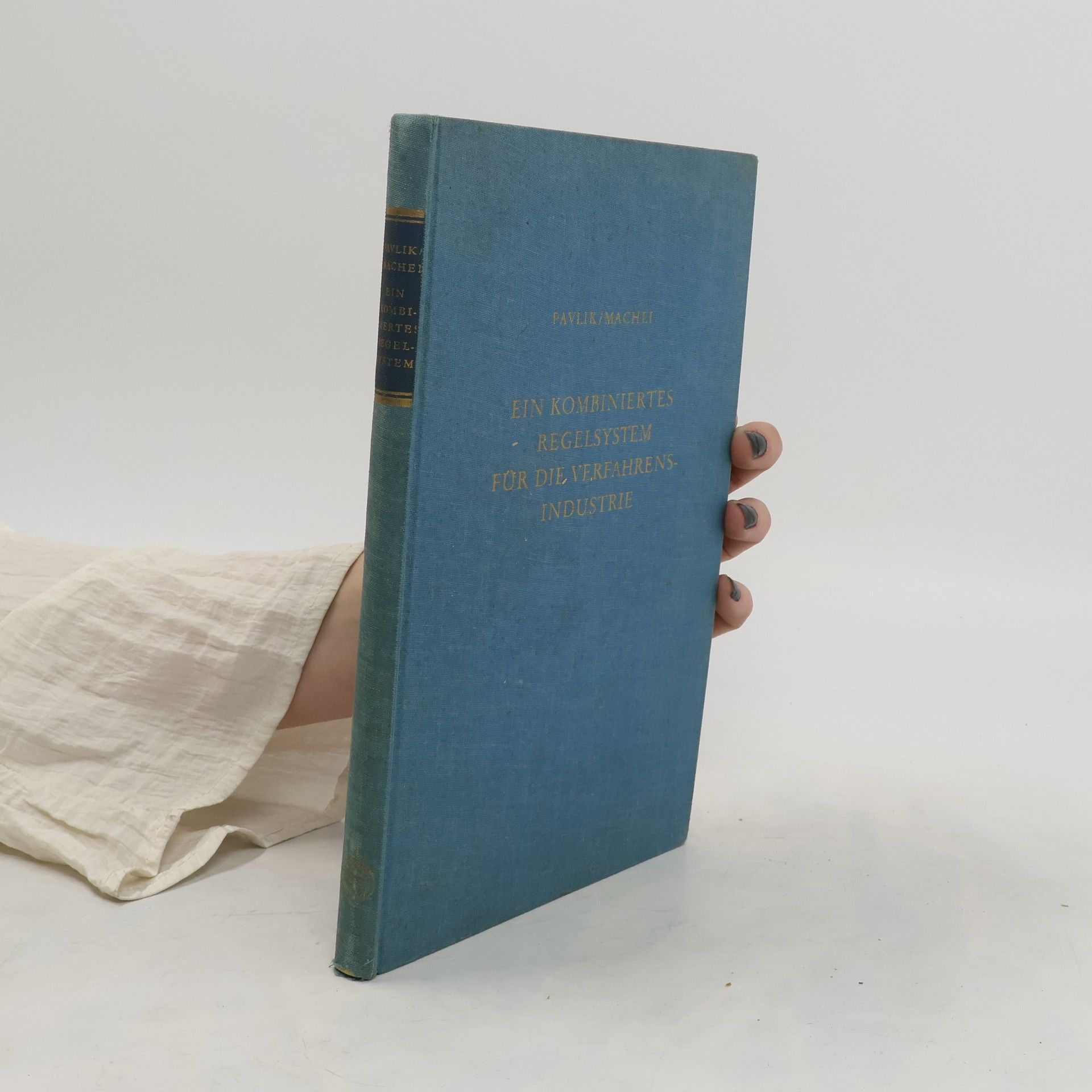 Collectif d'auteurs Ein kombiniertes Regelsystem für die Verfahrensindustrie
