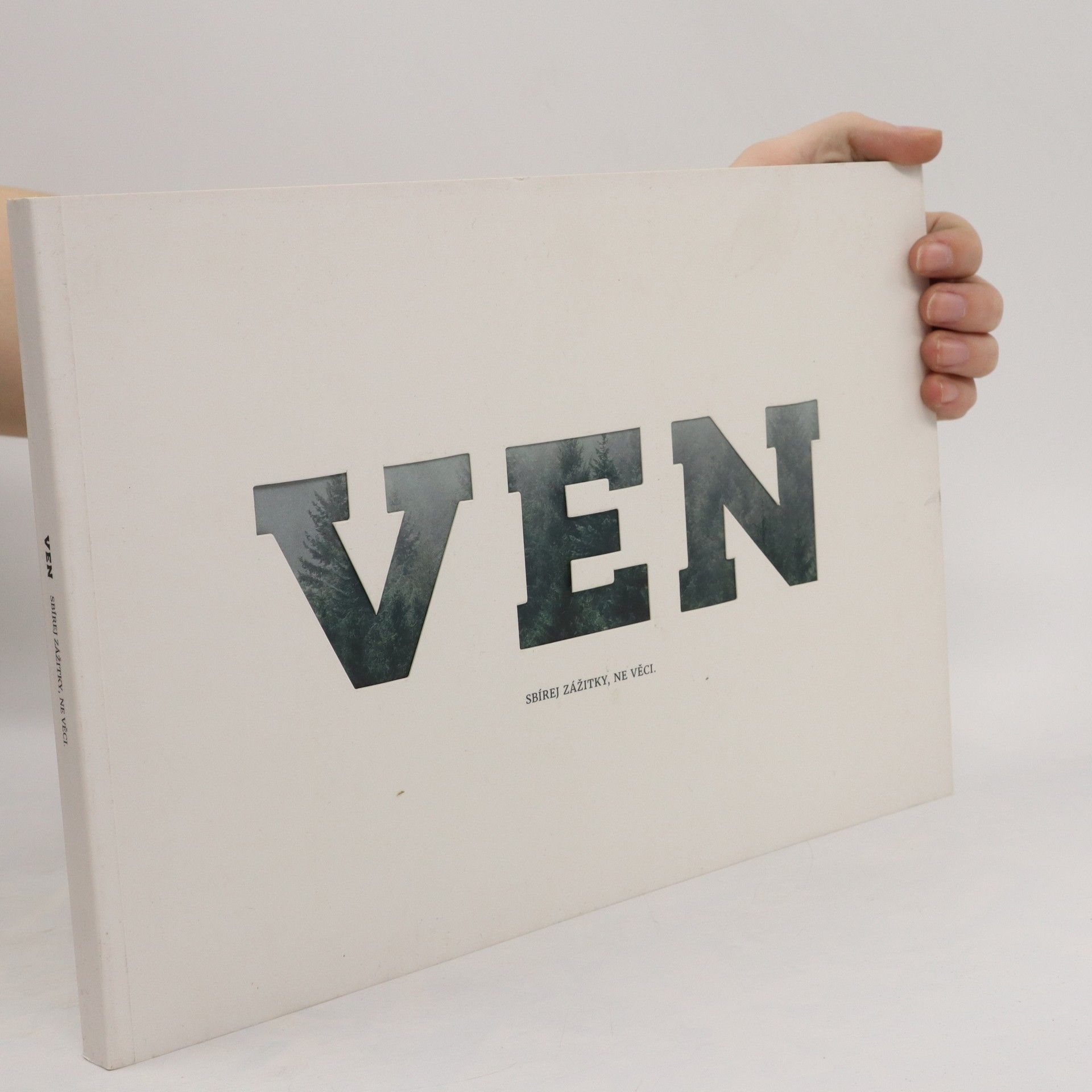 AA.VV. Ven. Sbírej zážitky, ne věci.