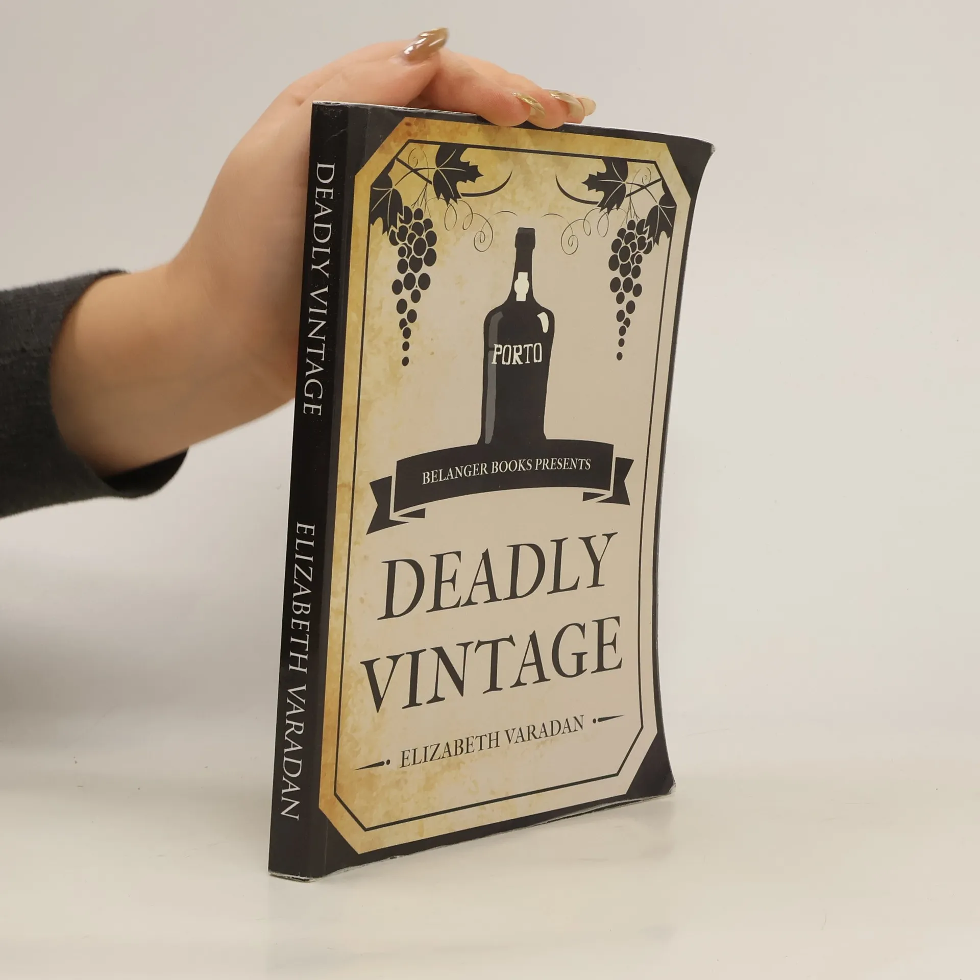 Deadly Vintage | Book | Paperback | Elizabeth Varadan | EN