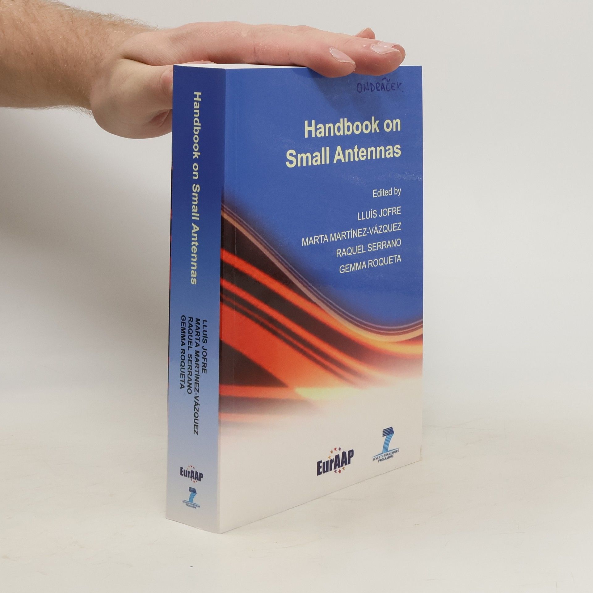 Collectif d'auteurs Handbook on Small Antennas