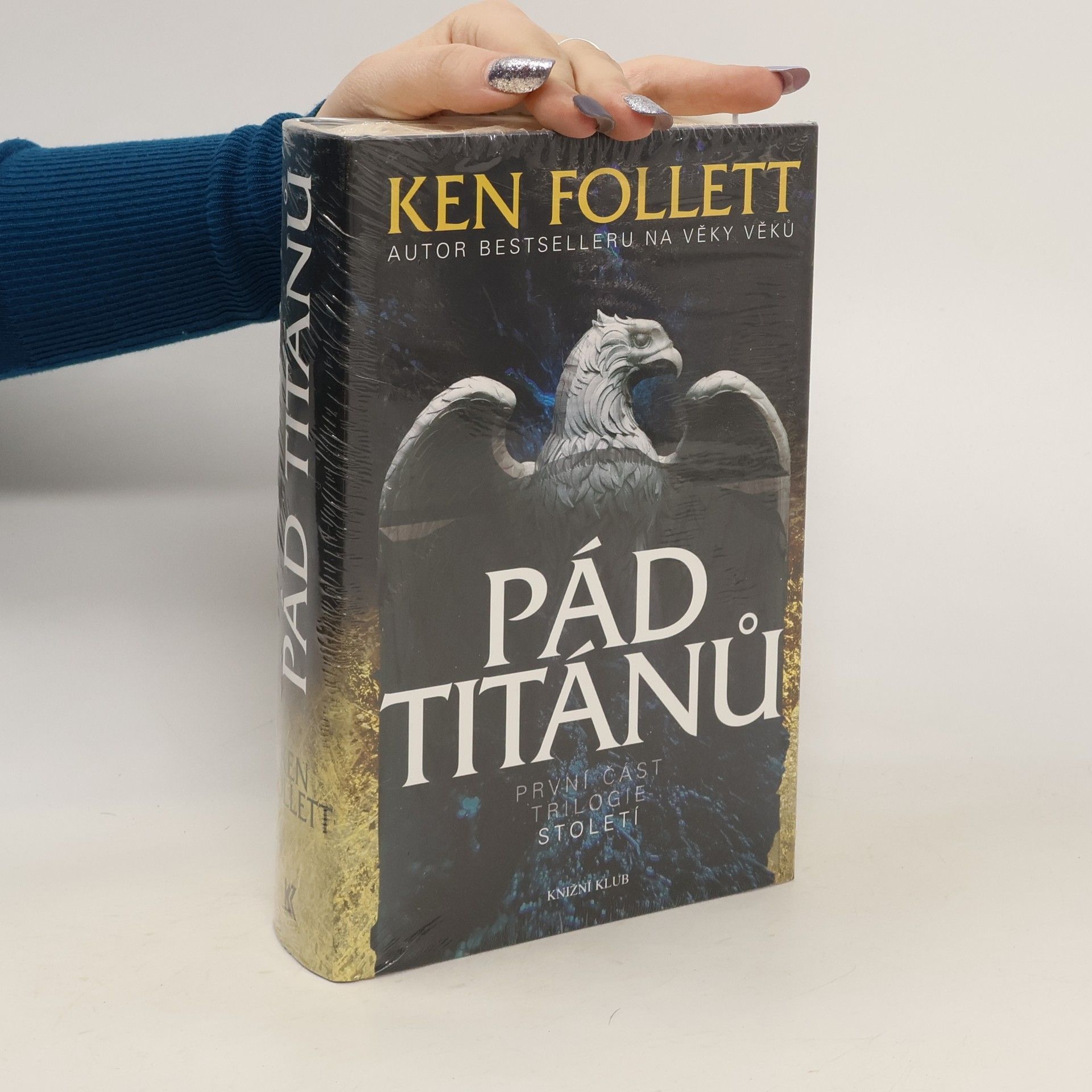 Ken Follett Pád titánů