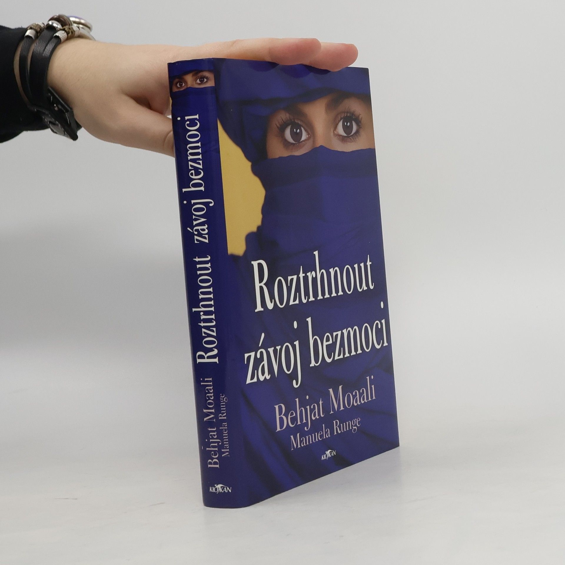 Behjat Moaali Roztrhnout závoj bezmoci