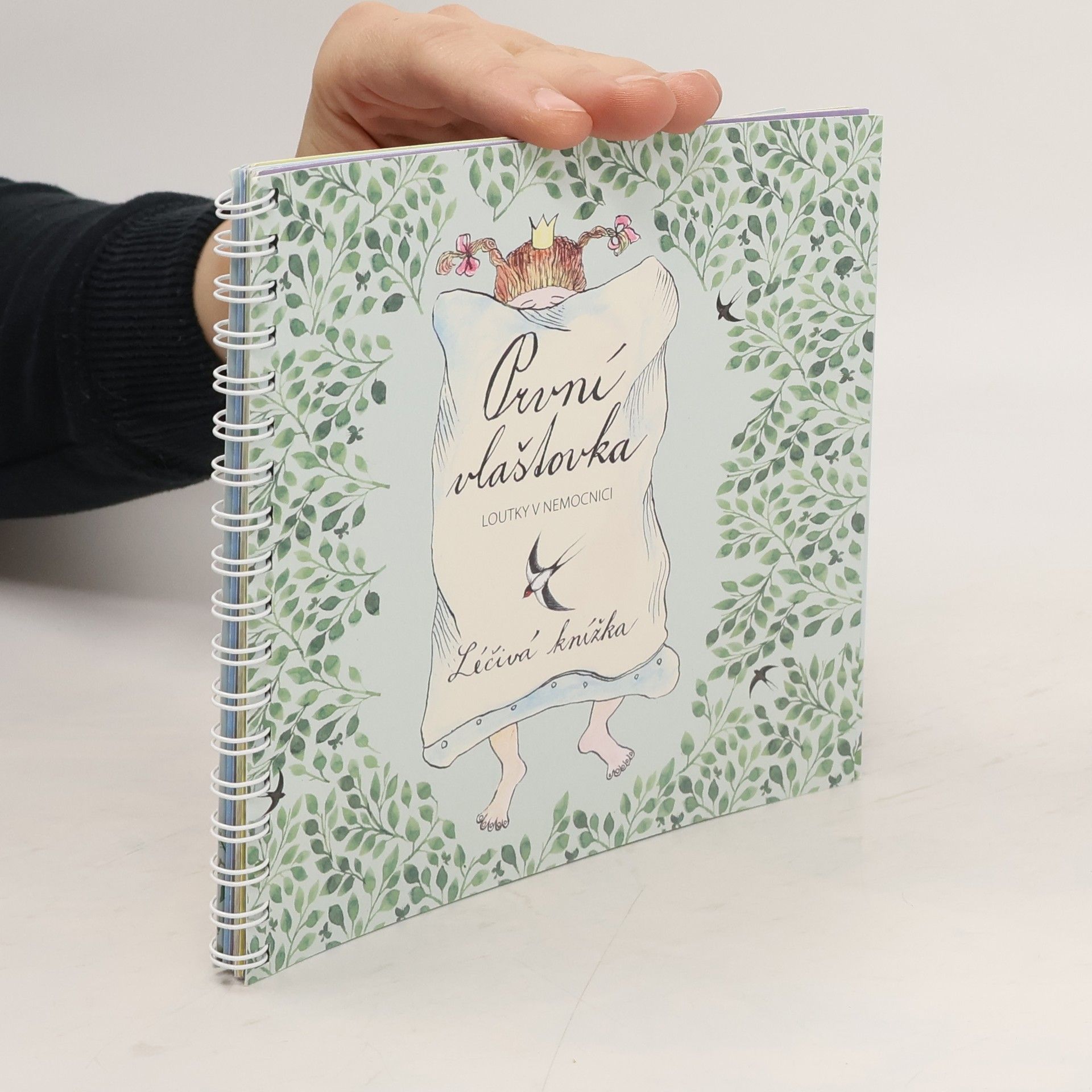 Kolektiv autorů První vlaštovka. Loutky v nemocnici. Léčivá knížka