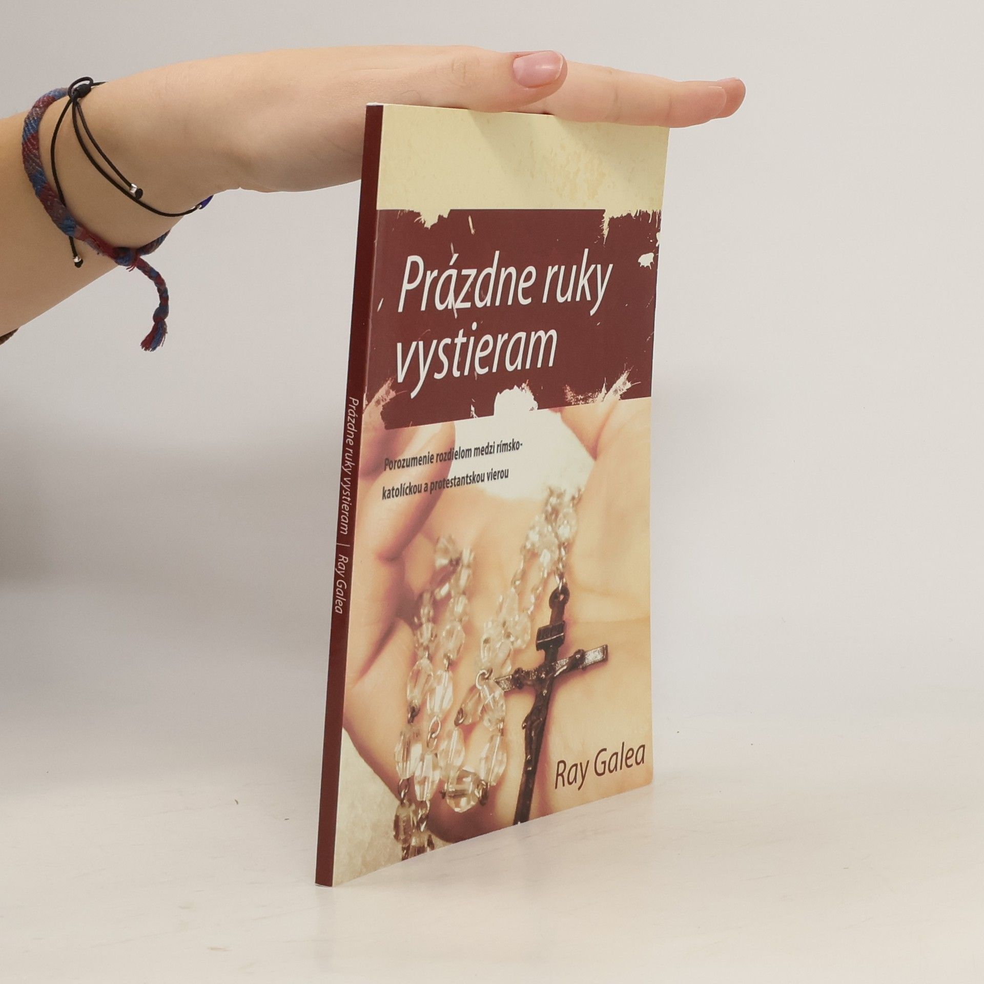 Prázdne ruky vystieram