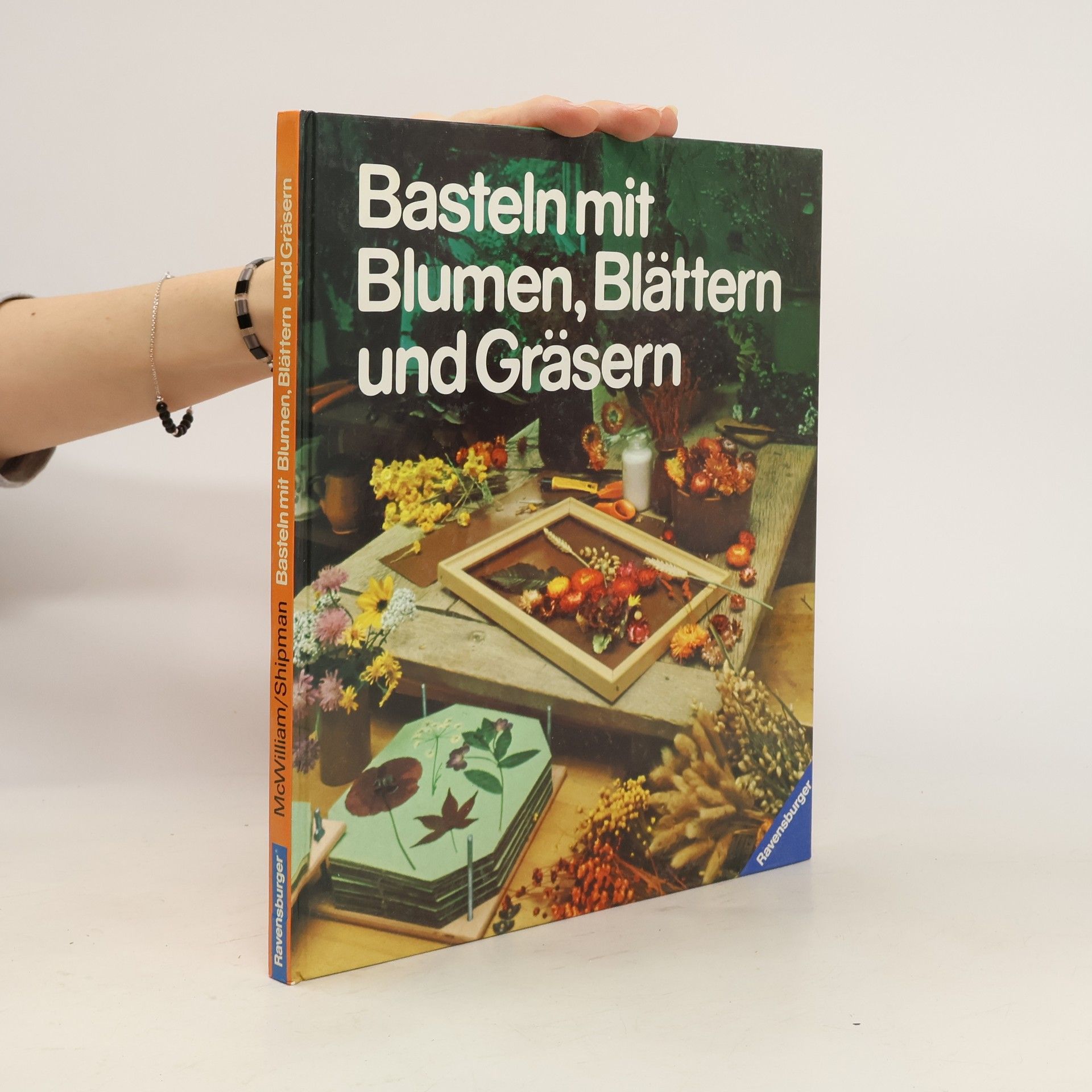 Moyna MacWilliam Basteln mit Blumen, Blättern und Gräsern